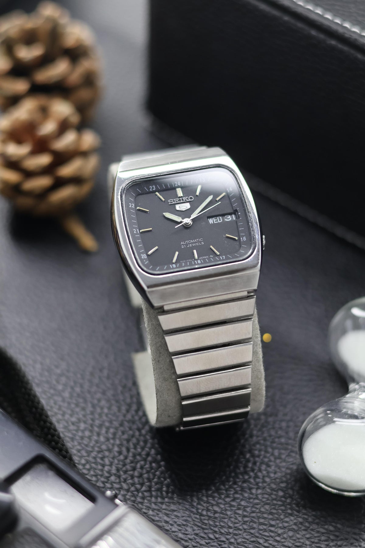 (Super Rare) 1985 Seiko 5 Navy Blue TV Dial - Automatic Vintage Watch (Pre Owned) - SE621