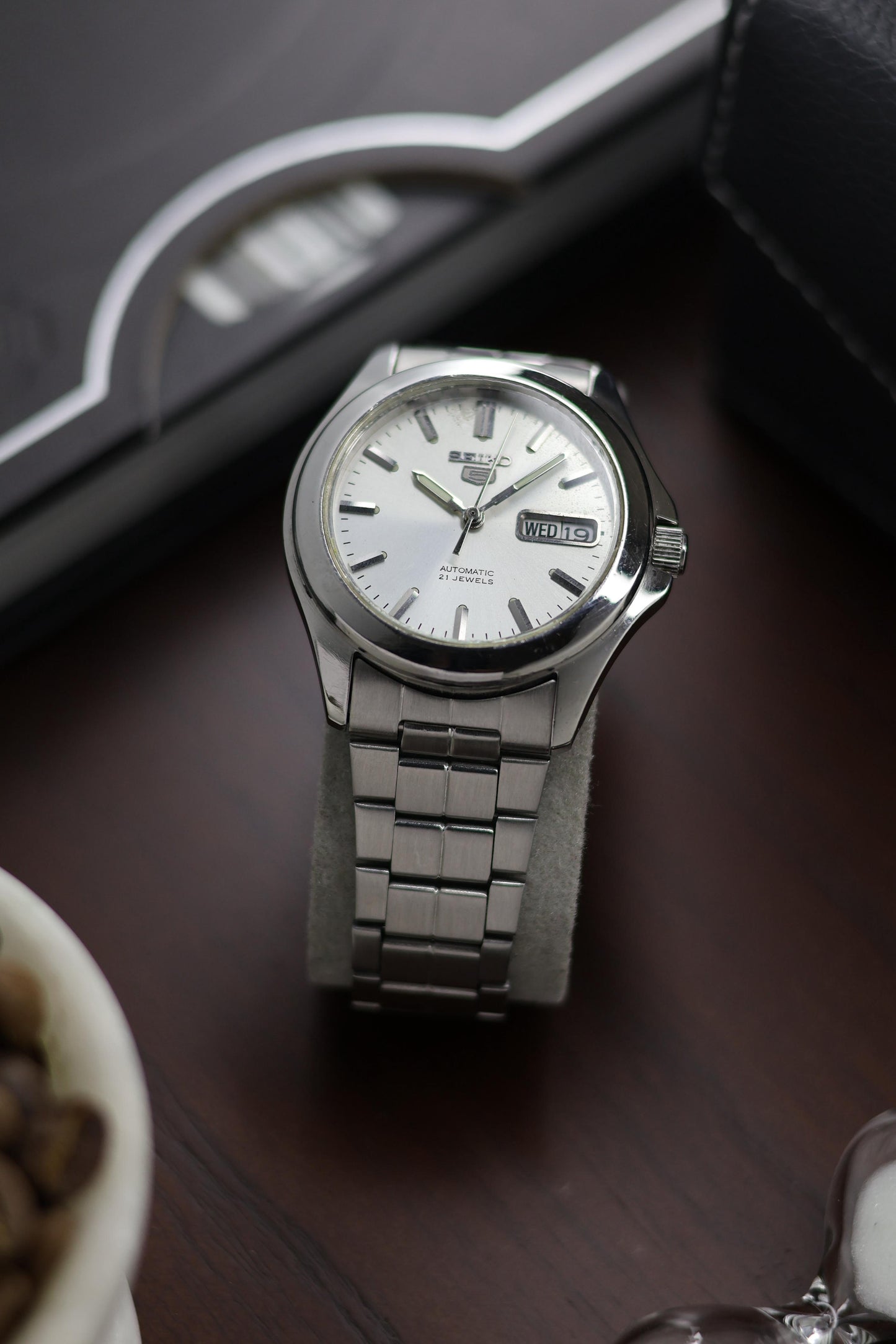 Seiko 5 Silver Dial with Glass Back - Automatic Vintage Watch (Pre Owned) - A411