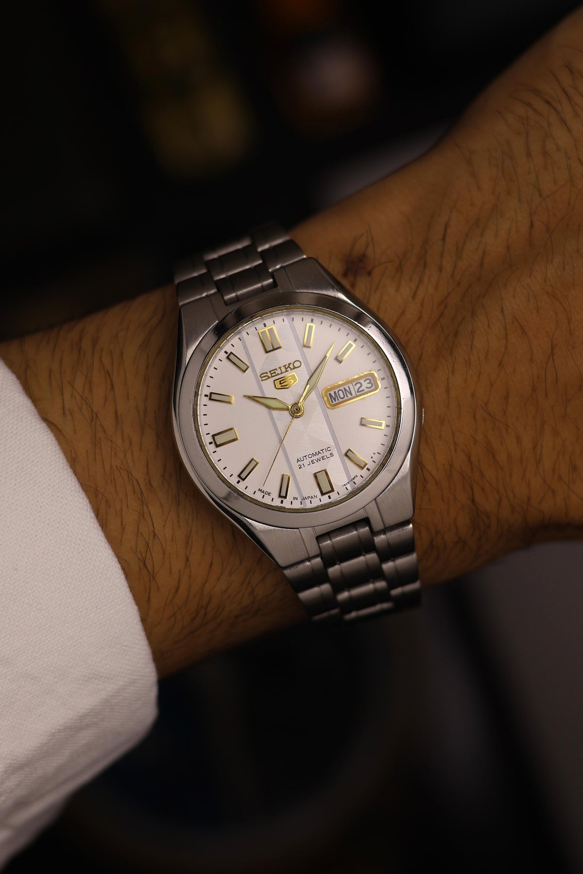 (Super Rare) Seiko 5 Silver Motif Dial with Glass Back - Automatic Vintage Watch (Pre Owned) - SE540