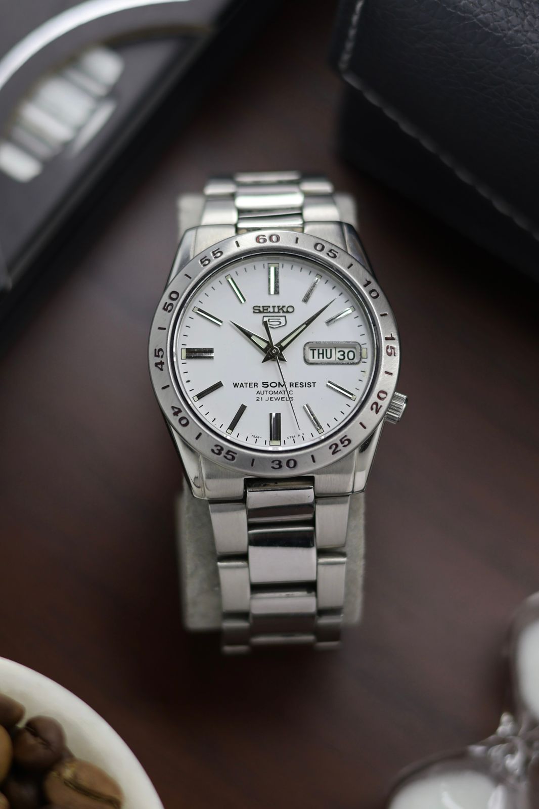 (Super Rare) Seiko 5 White Dial with Glass Back - Automatic Vintage Watch (Pre Owned) - SE426