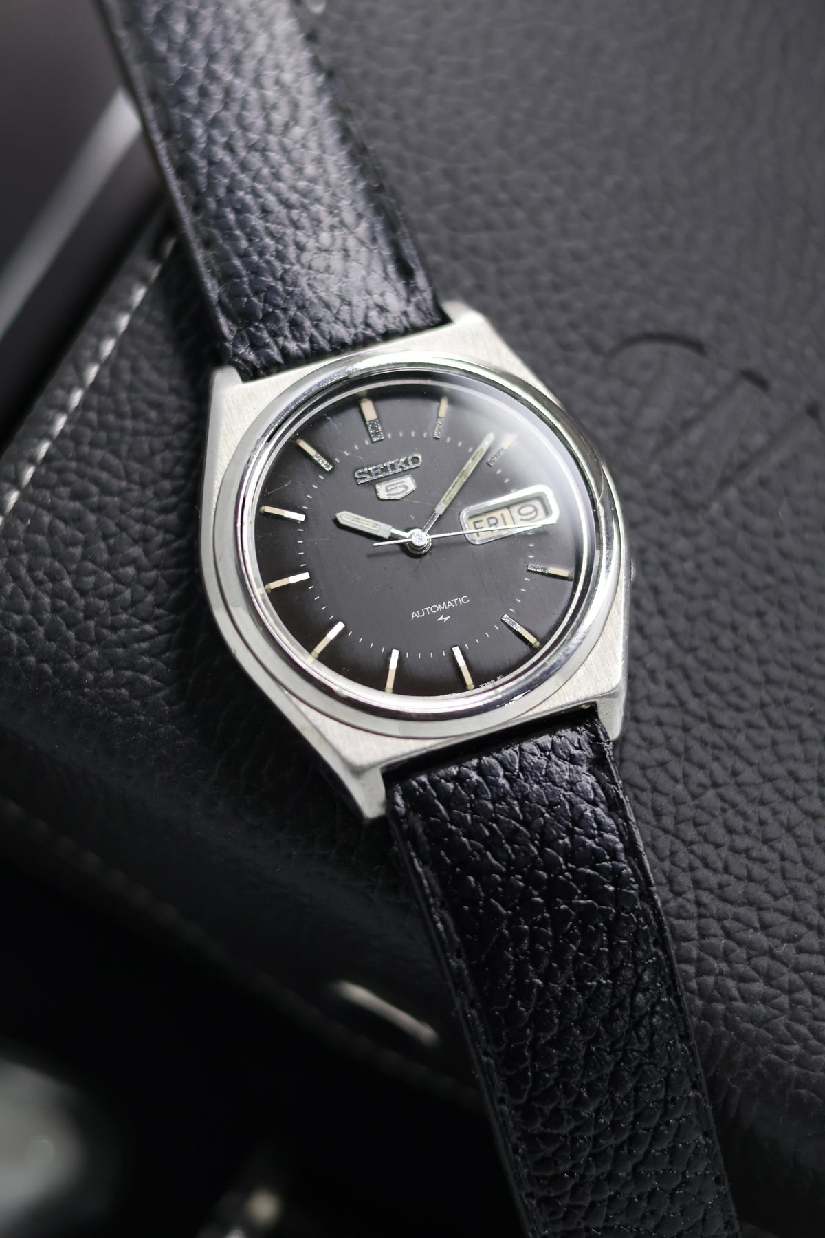 (Super Rare) 1983 Seiko 5 Black Dial - Automatic Vintage Watch (Pre Owned) - SE670