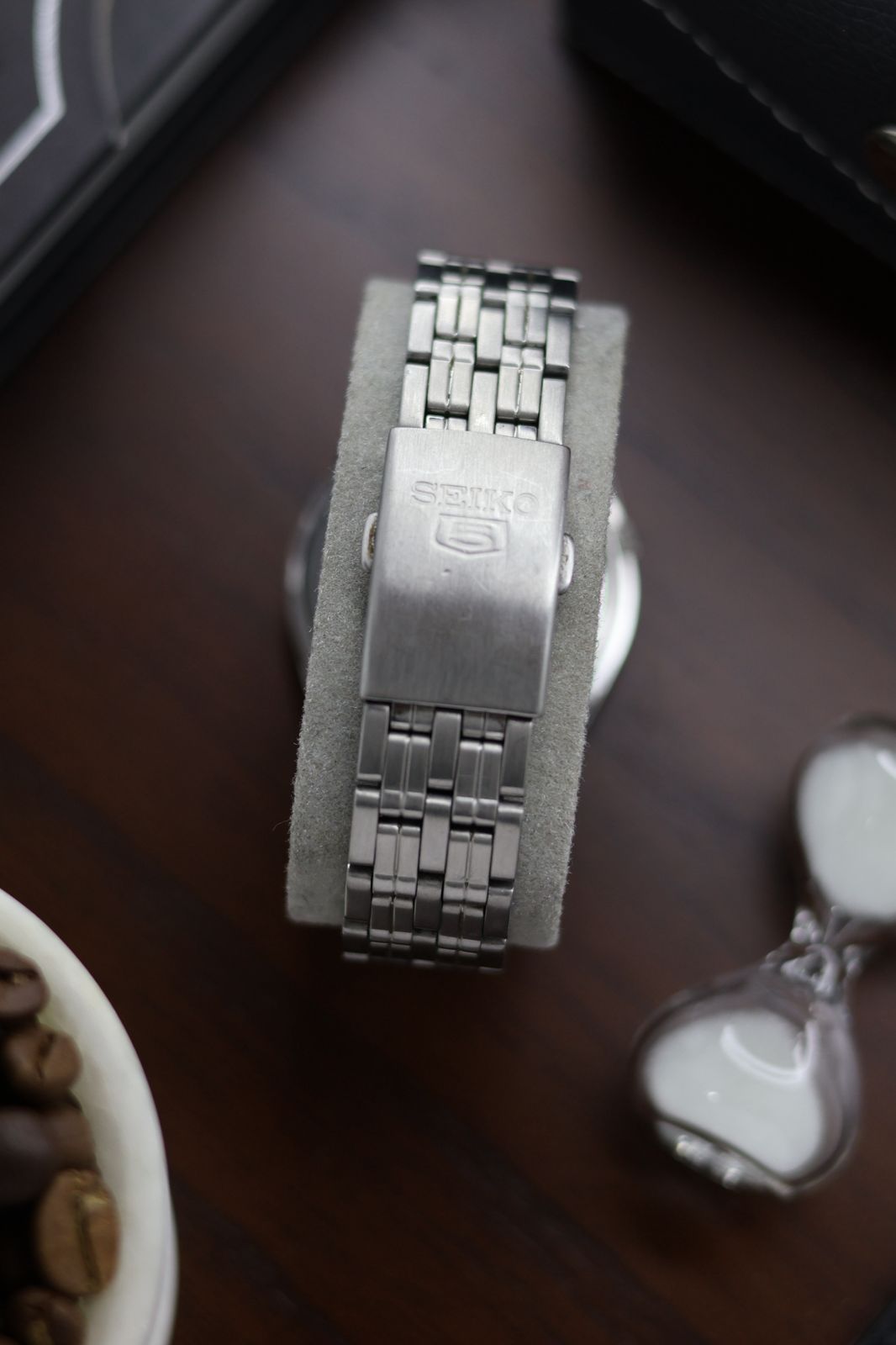 (Super Rare) Seiko 5 Silver Globe Dial with Glass Back - Automatic Vintage Watch (Pre Owned) - SE316