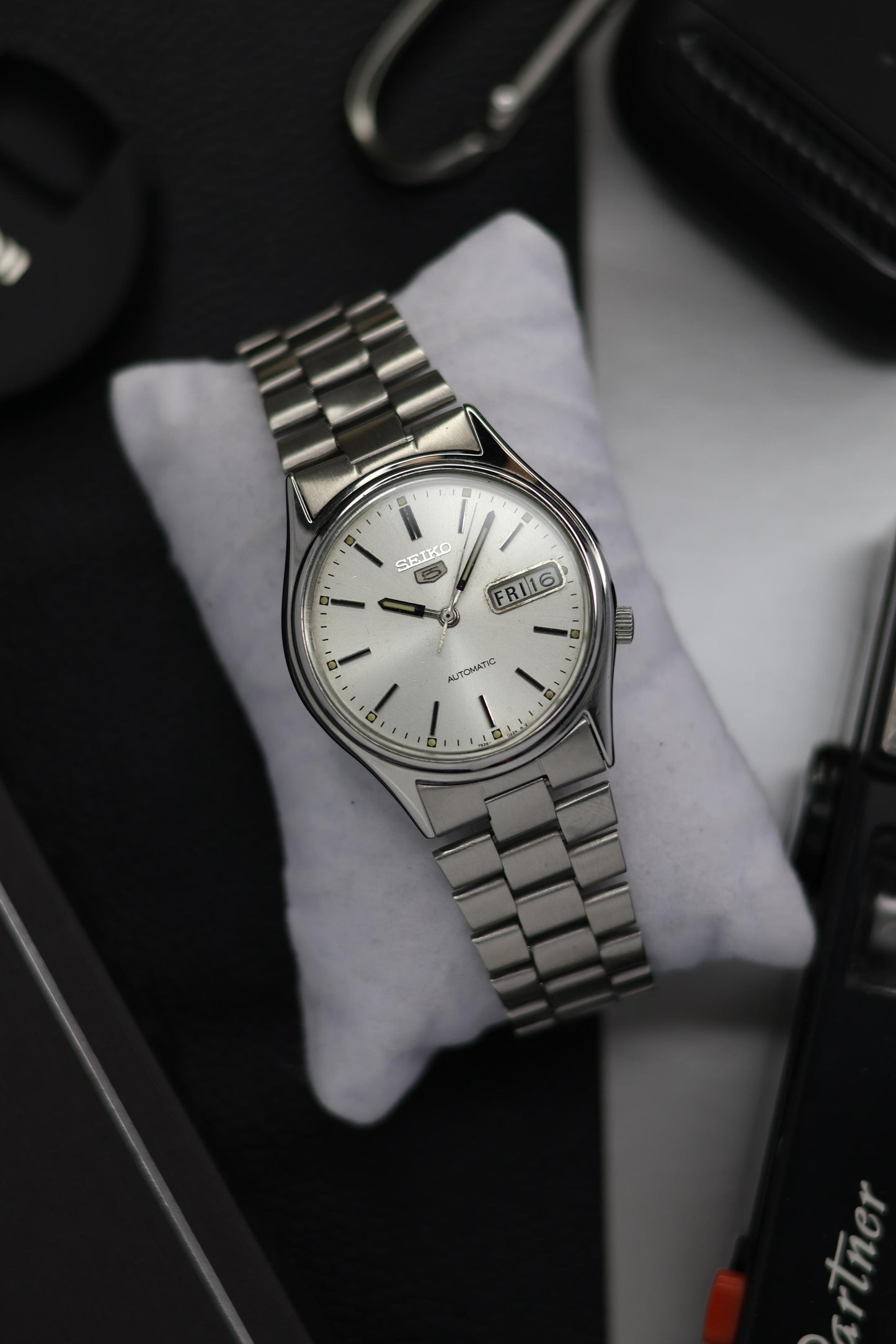 Seiko 5 Silver Sunray Dial with Glass Back (Pre Owned)