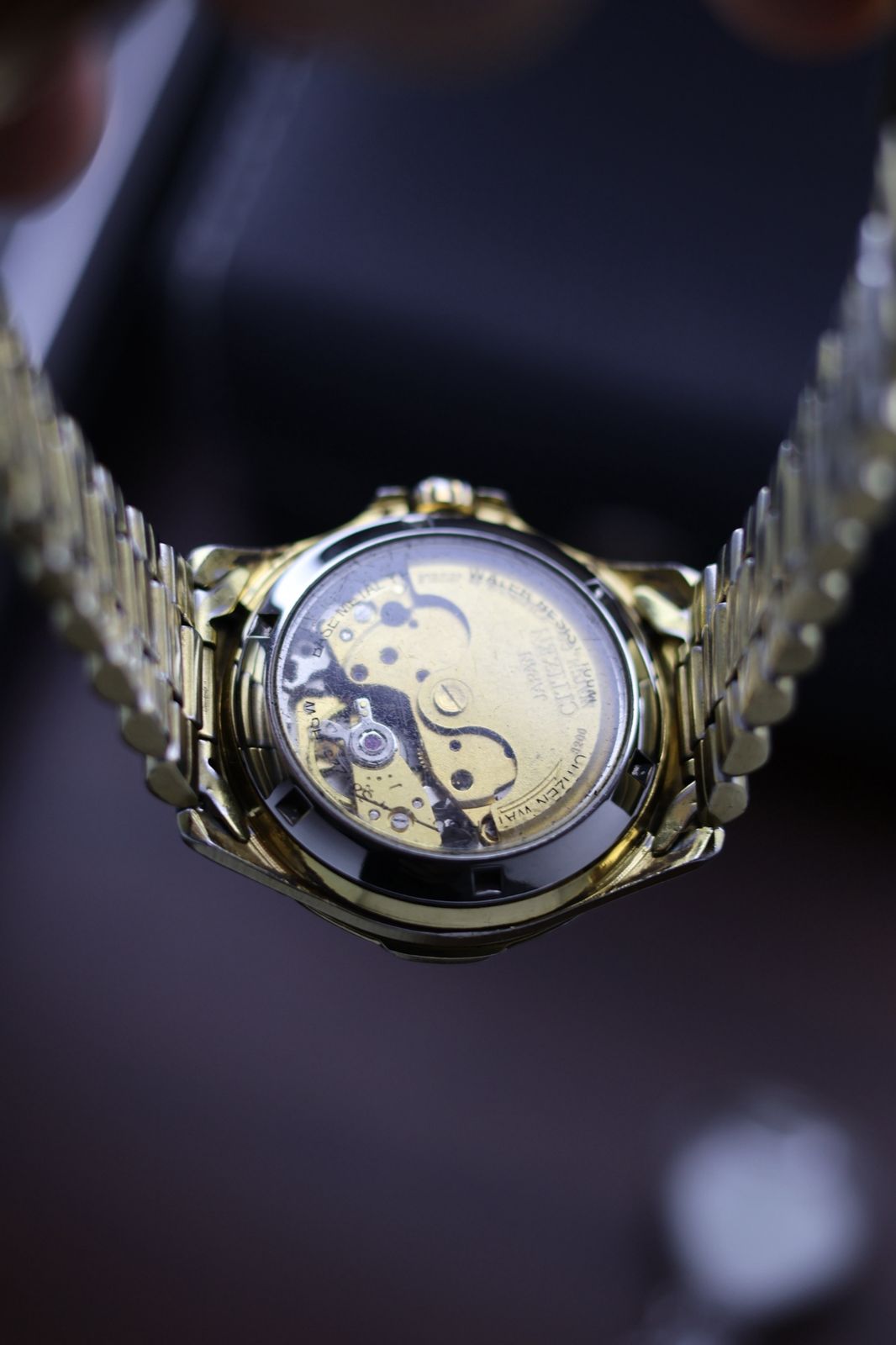 (Super Rare) Citizen Automatic 100M Champagne Dial with Glass Back - Automatic Vintage Watch (Pre Owned) - SE458