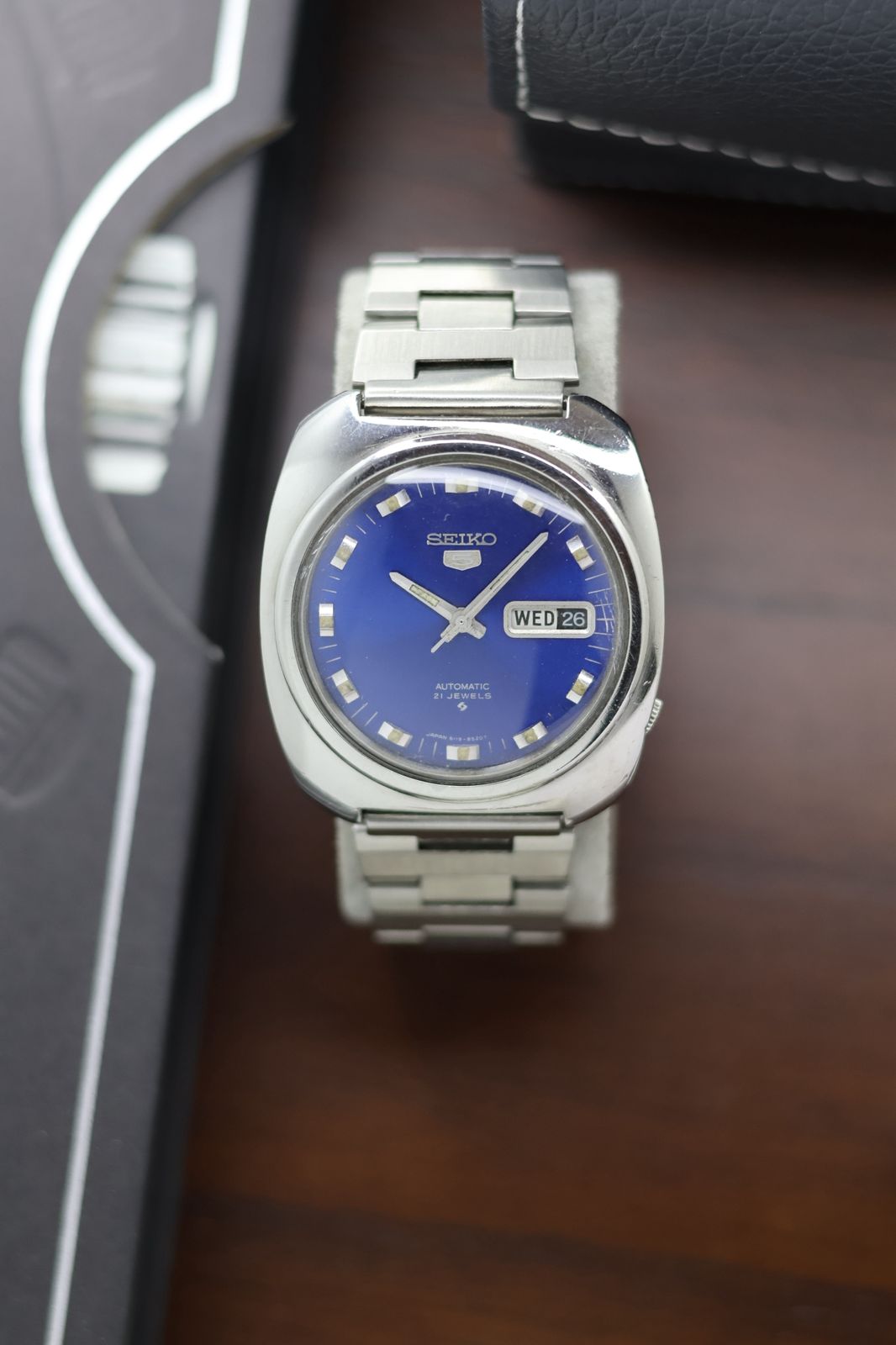 (Super Rare) 1975 Seiko 5 Blue Dial - Automatic Vintage Watch (Pre Owned) - SE449