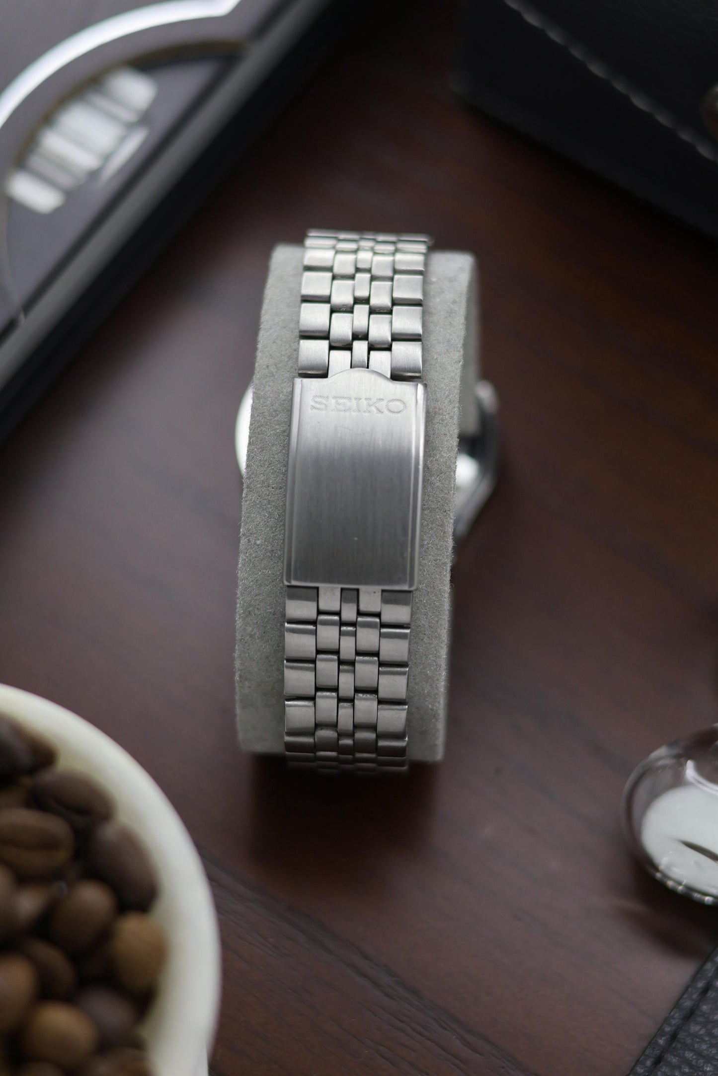 1983 Seiko 5 Silver Motif Dial - Automatic Vintage Watch (Pre Owned) - A332