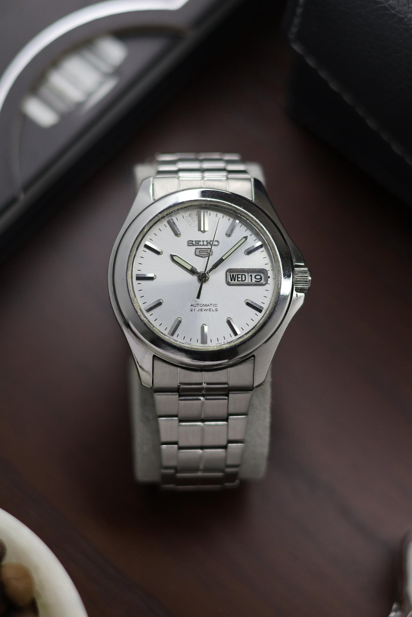 Seiko 5 Silver Dial with Glass Back - Automatic Vintage Watch (Pre Owned) - A411