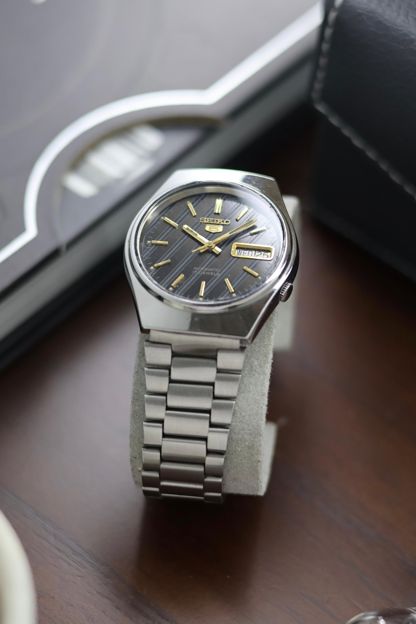 1982 Seiko 5 Black Motif Dial - Automatic Vintage Watch (Pre Owned) - A381