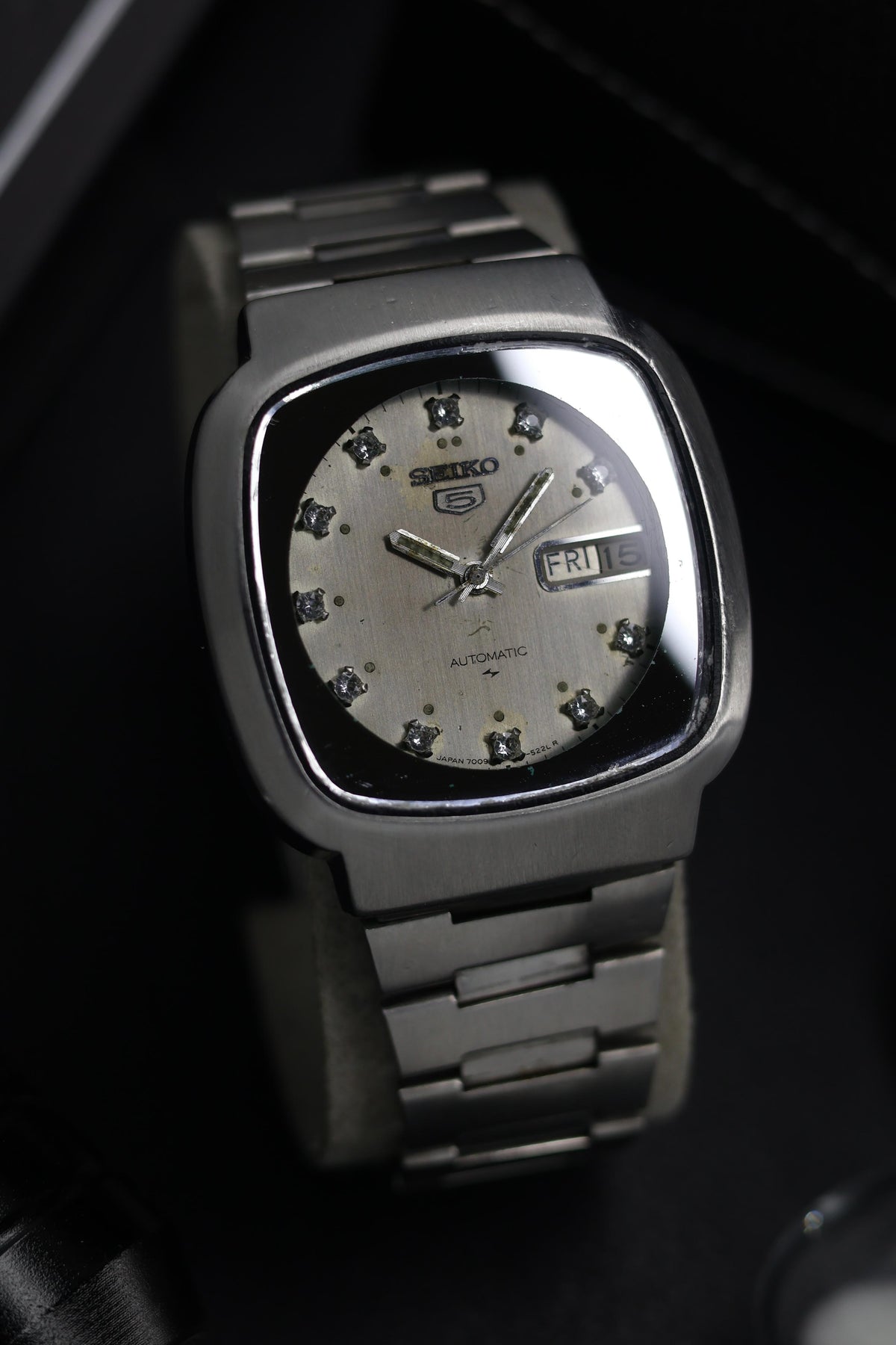 (Super Rare) 1979 Seiko 5 Silver TV Dial with Mirror Bezel & Jewel Indices - Automatic Vintage Watch (Pre Owned) - SE735