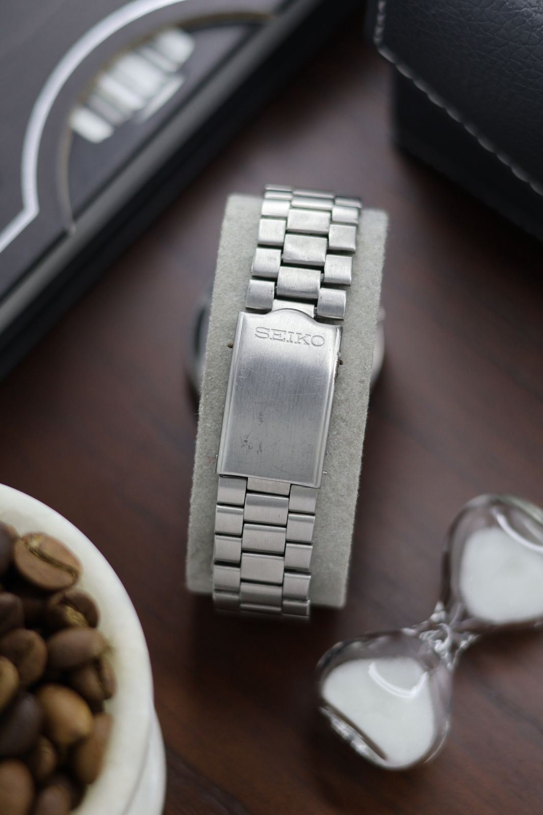 (Super Rare) 1987 Seiko 5 Champagne Sunray Dial - Automatic Vintage Watch (Pre Owned) - SE447