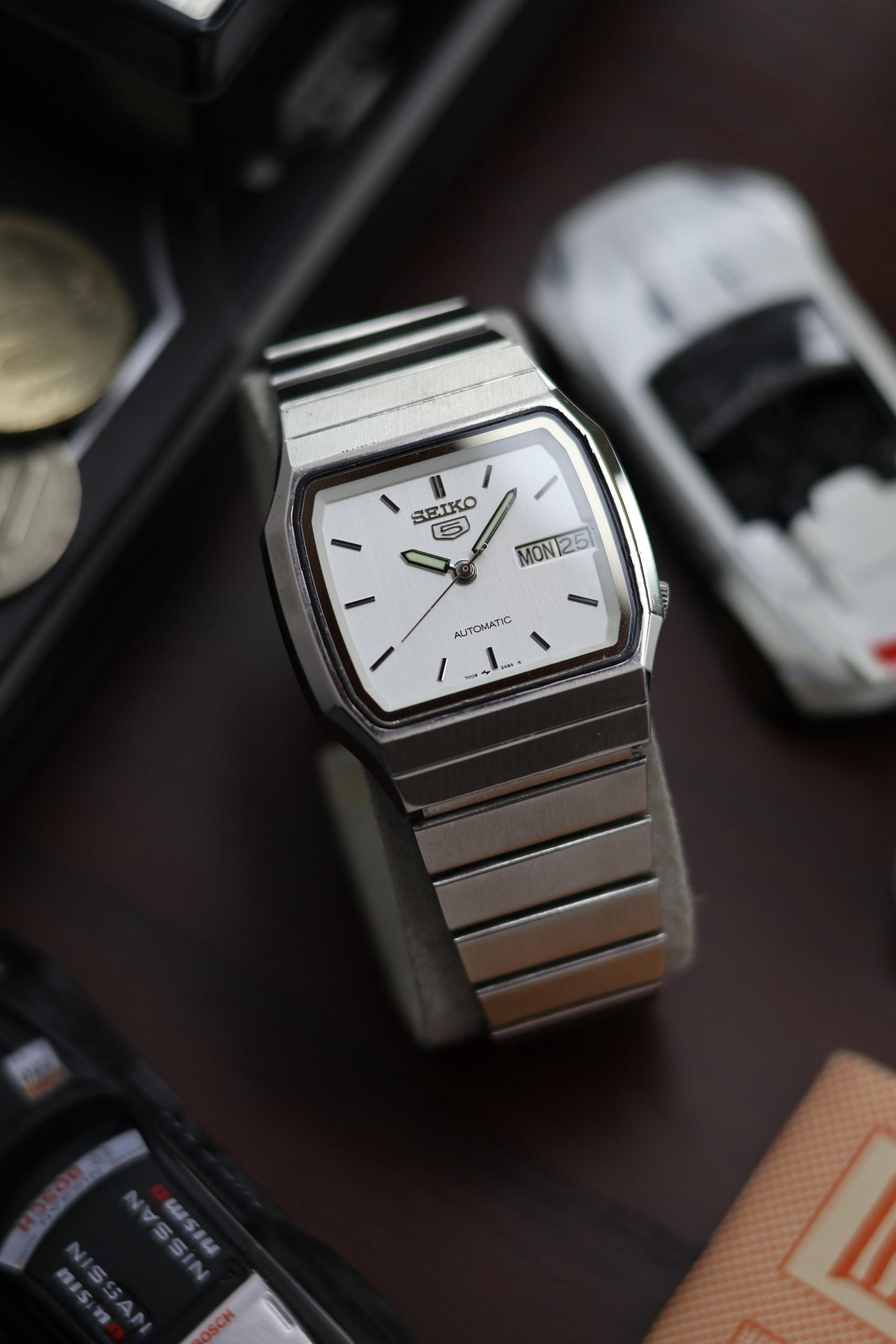 (Super Rare) 1982 Seiko 5 White TV Dial - Automatic Vintage Watch (Pre Owned) - SE528