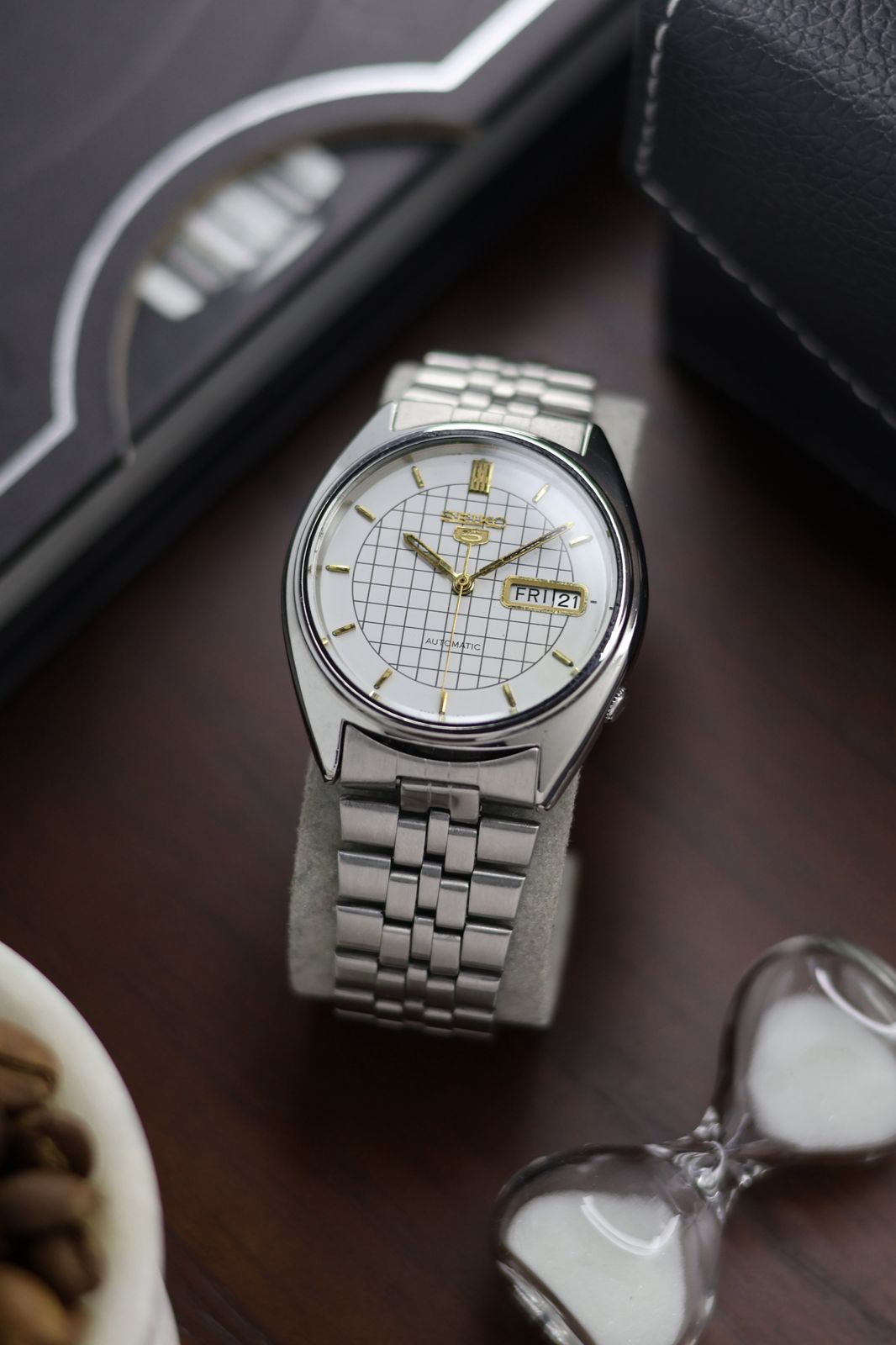 (Super Rare) 1986 Seiko 5 White Graph Dial - Automatic Vintage Watch (Pre Owned) - SE442