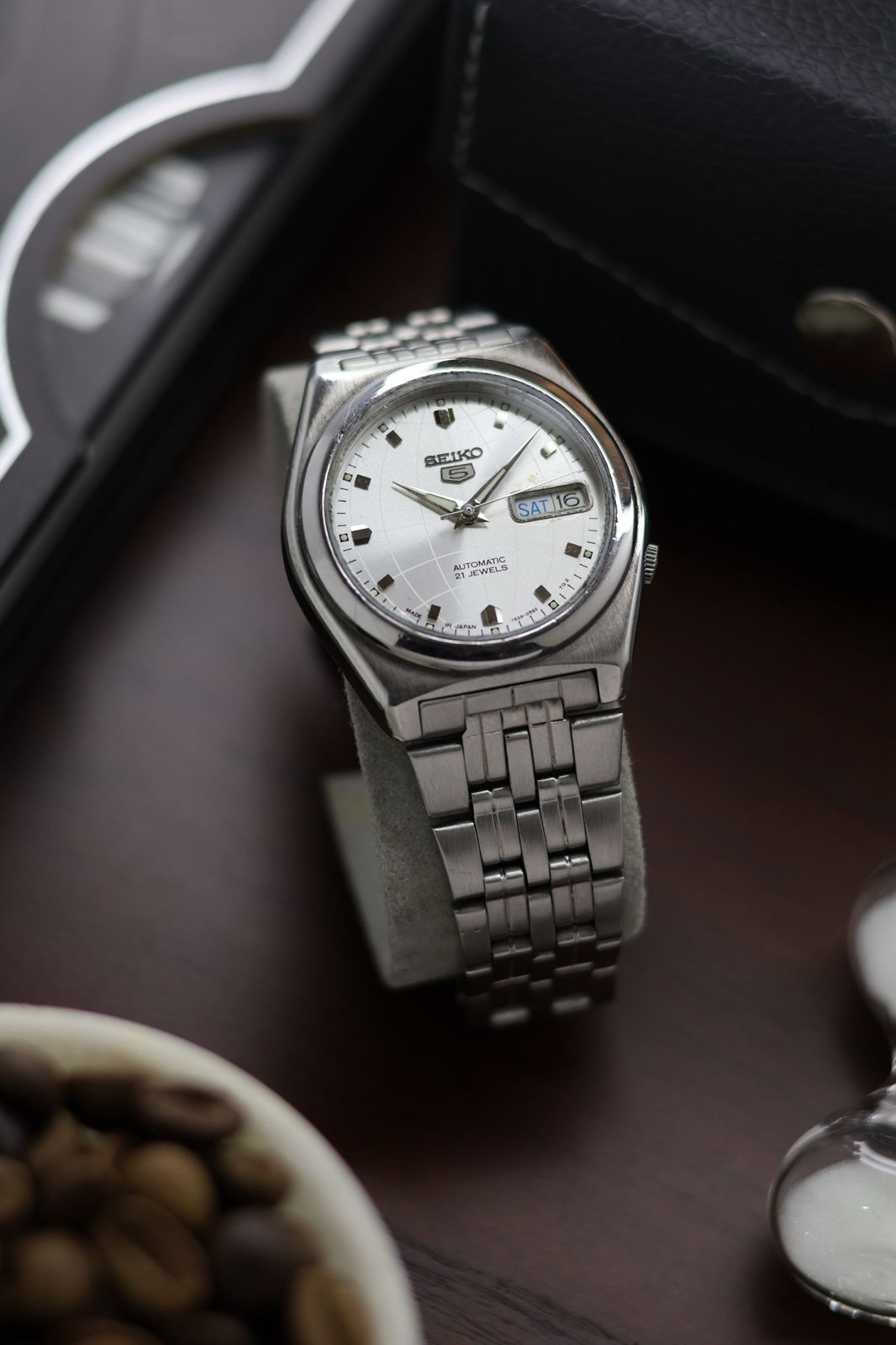 (Super Rare) Seiko 5 Silver Globe Dial with Glass Back - Automatic Vintage Watch (Pre Owned) - SE316