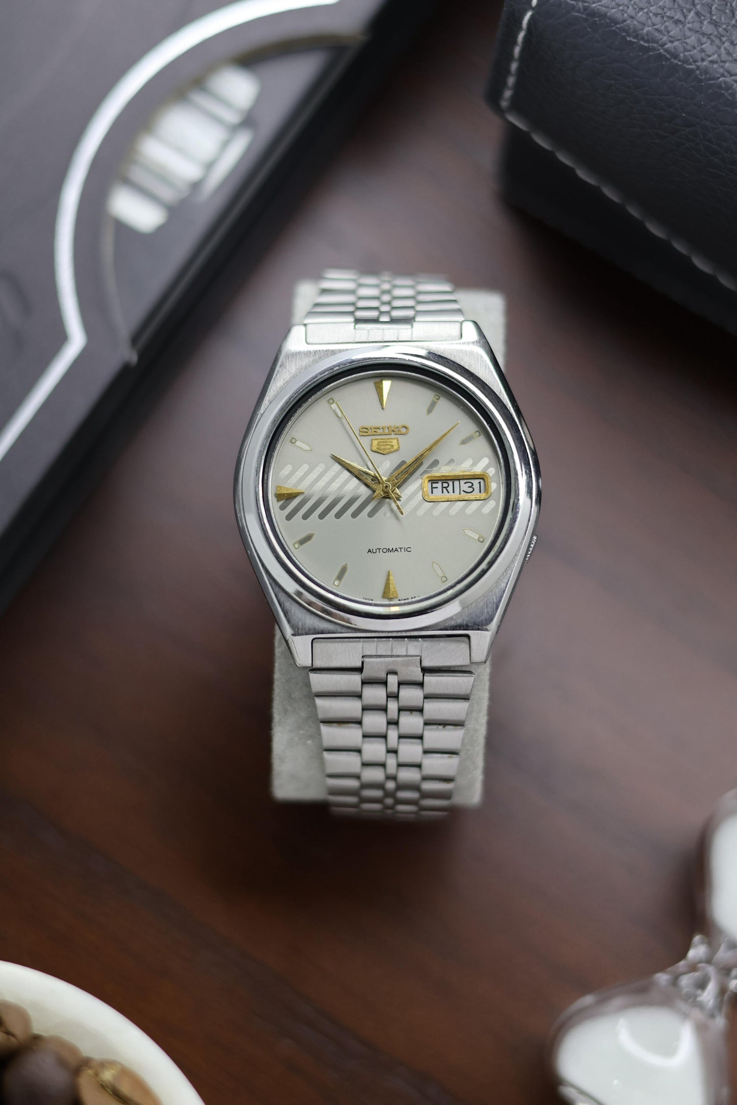 (Super Rare) 1982 Seiko 5 Grey Motif Dial - Automatic Vintage Watch (Pre Owned) - SE461