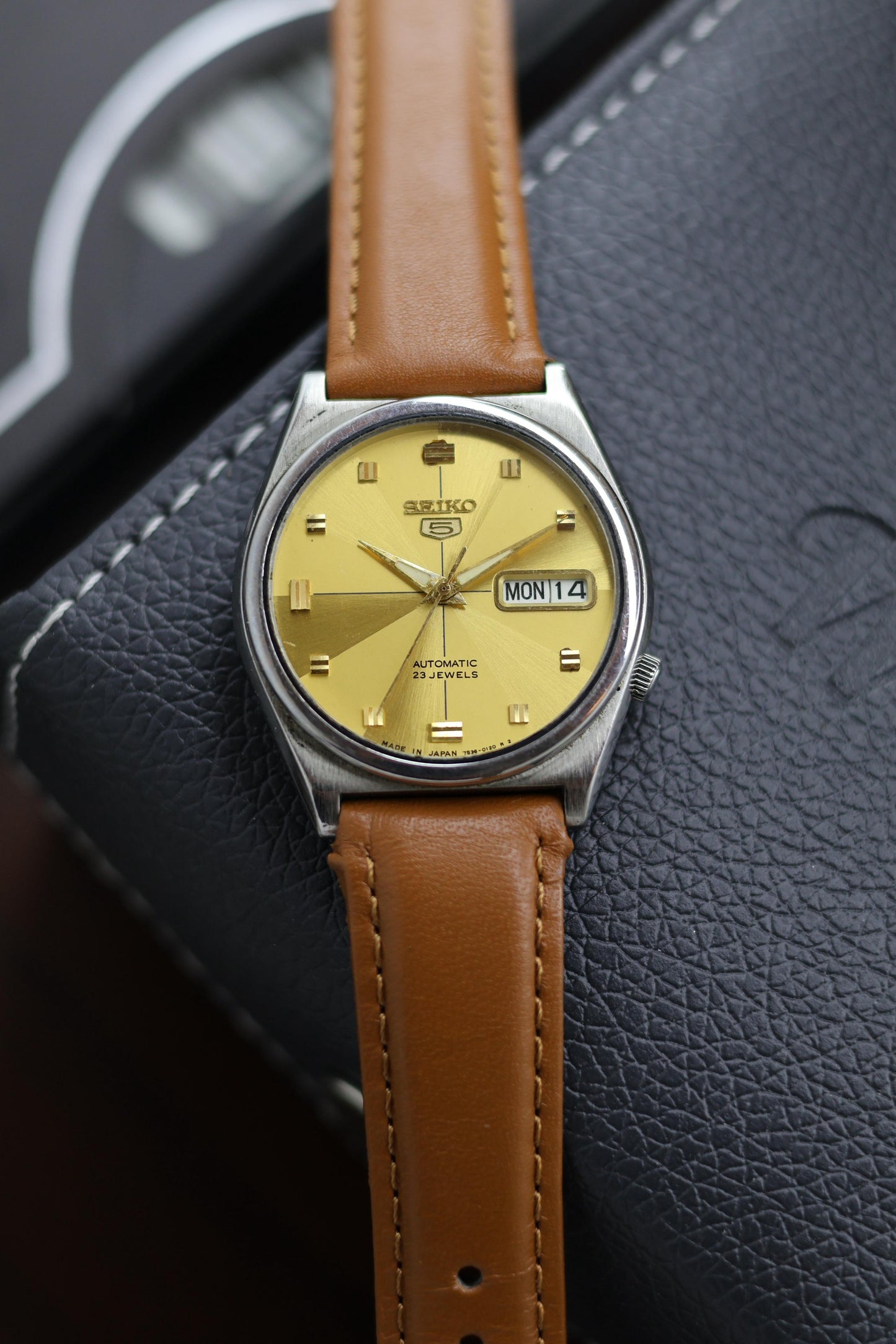 1997 Seiko 5 Gold Motif Dial - Automatic Vintage Watch (Pre Owned) - A257