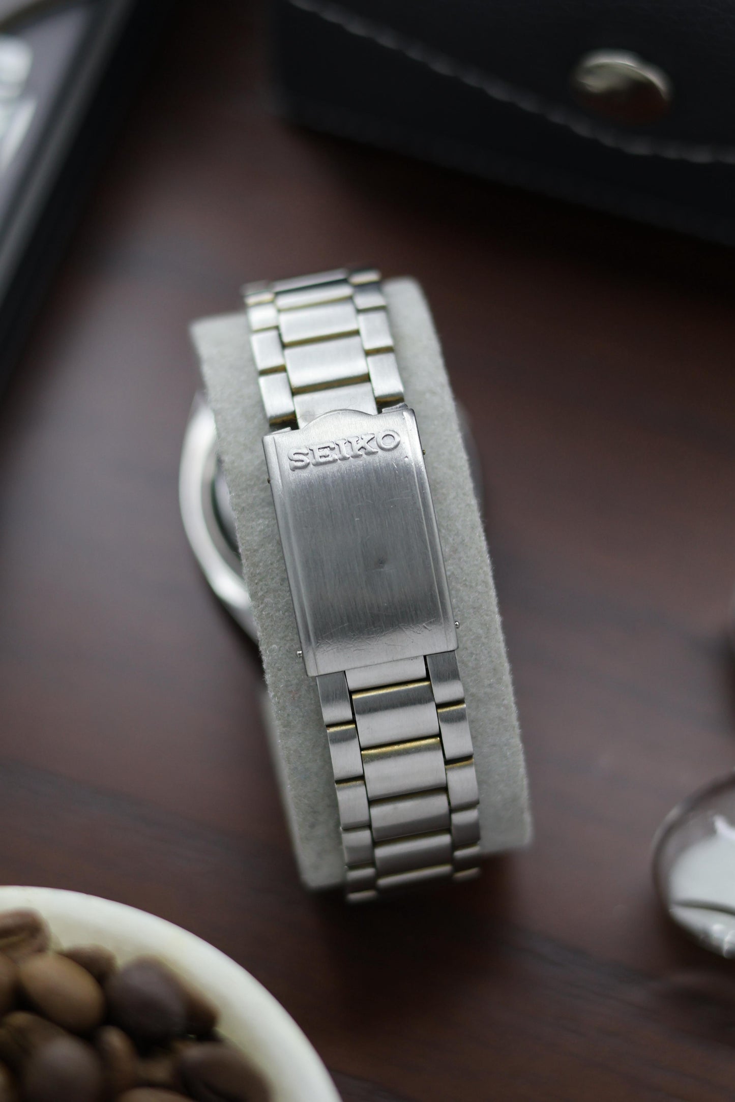 Seiko 5 Yellow Lined Dial with Glass Back - Automatic Vintage Watch (Pre Owned) - A301