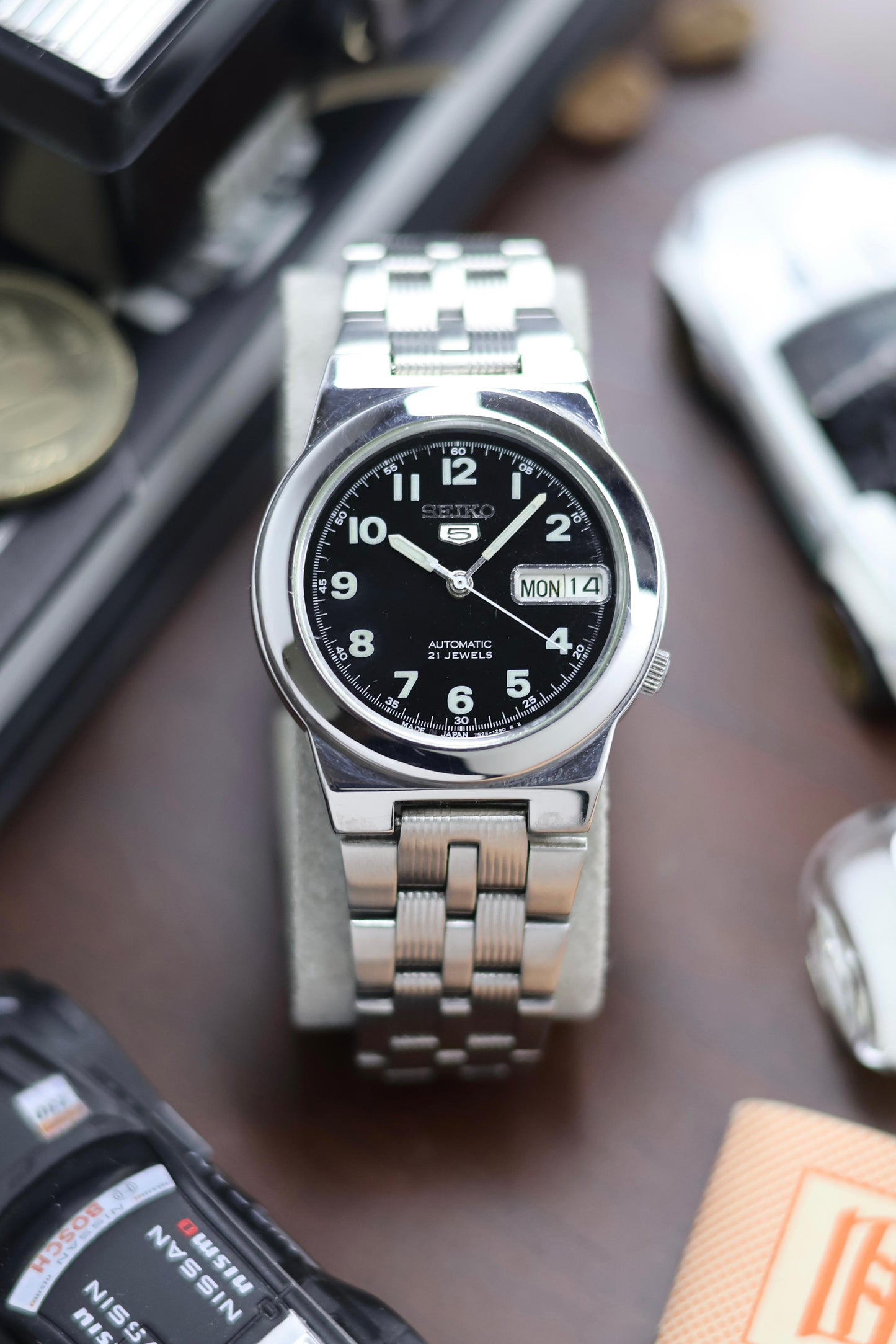 Seiko 5 Black Field Dial with Glass Back - Automatic Vintage Watch (Pre Owned) - SE521