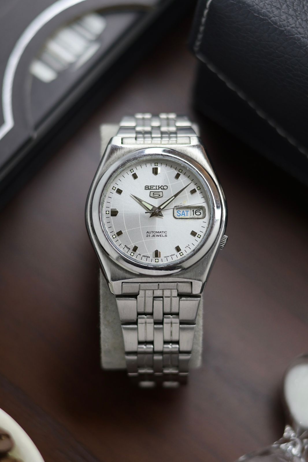 (Super Rare) Seiko 5 Silver Globe Dial with Glass Back - Automatic Vintage Watch (Pre Owned) - SE316