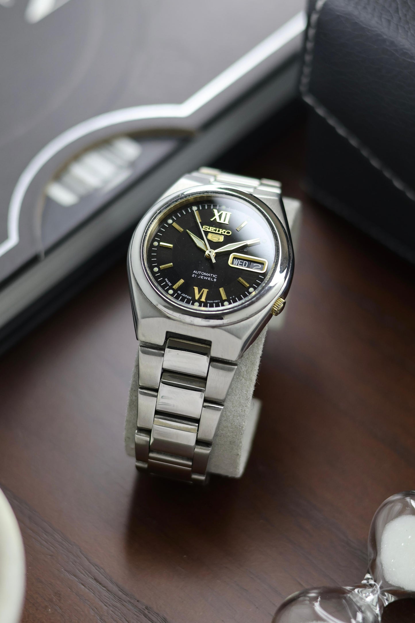 Seiko 5 Black Dial with Glass Back - Automatic Vintage Watch (Pre Owned) - A361