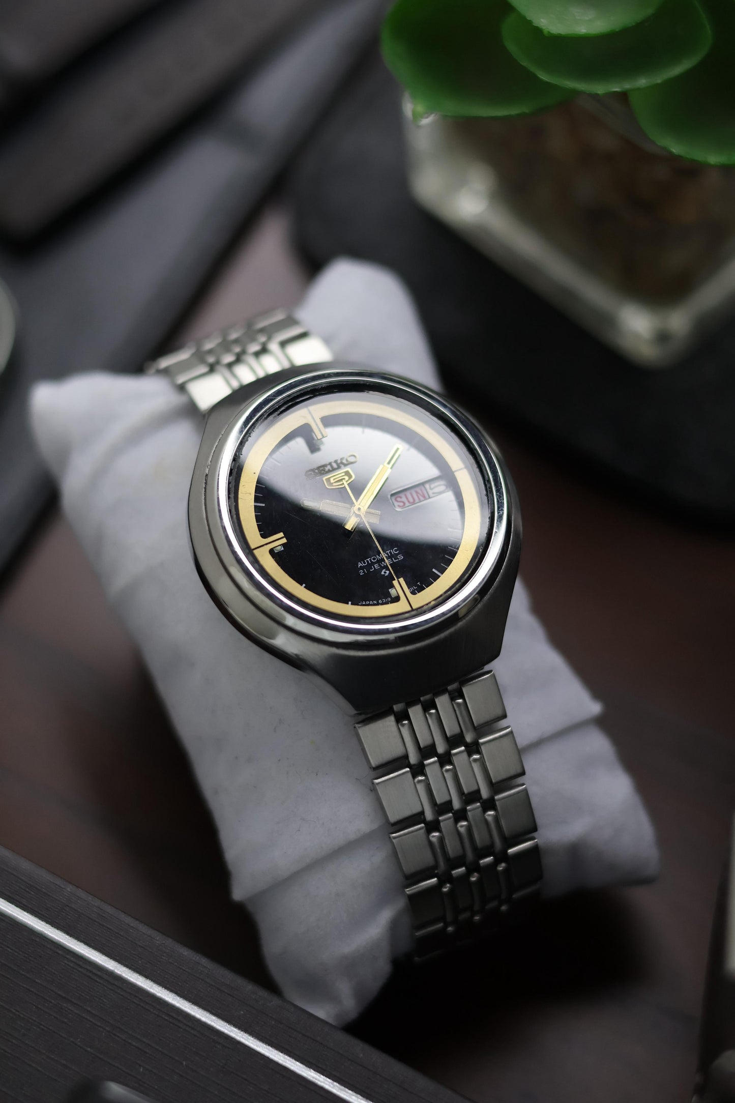 (Super Rare) 1977 Seiko 5 Helmet Dial (Pre Owned)