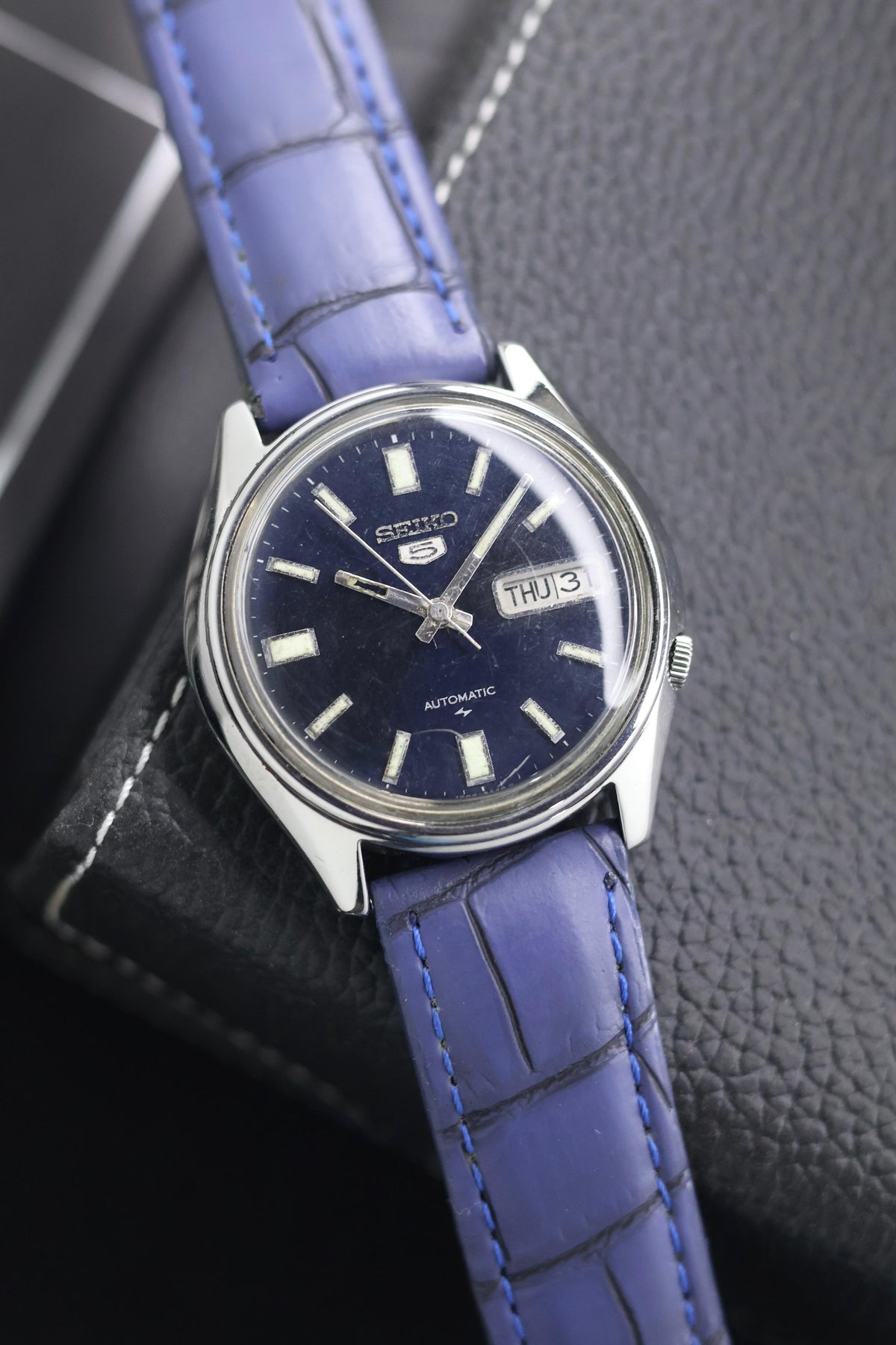 (Super Rare) 1983 Seiko 5 Blue Sunray Dial - Automatic Vintage Watch (Pre Owned) - SE809