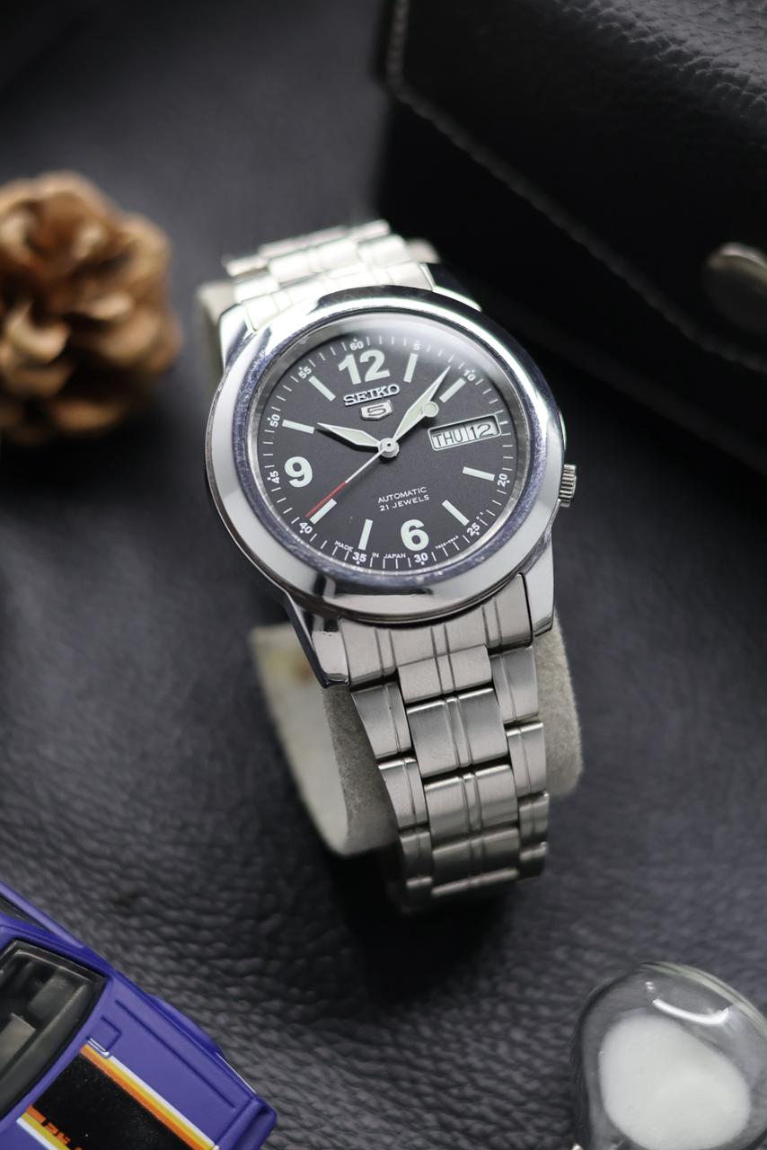(Super Rare) Seiko 5 Black Field Dial with Glass Back - Automatic Vintage Watch (Pre Owned) - SE619