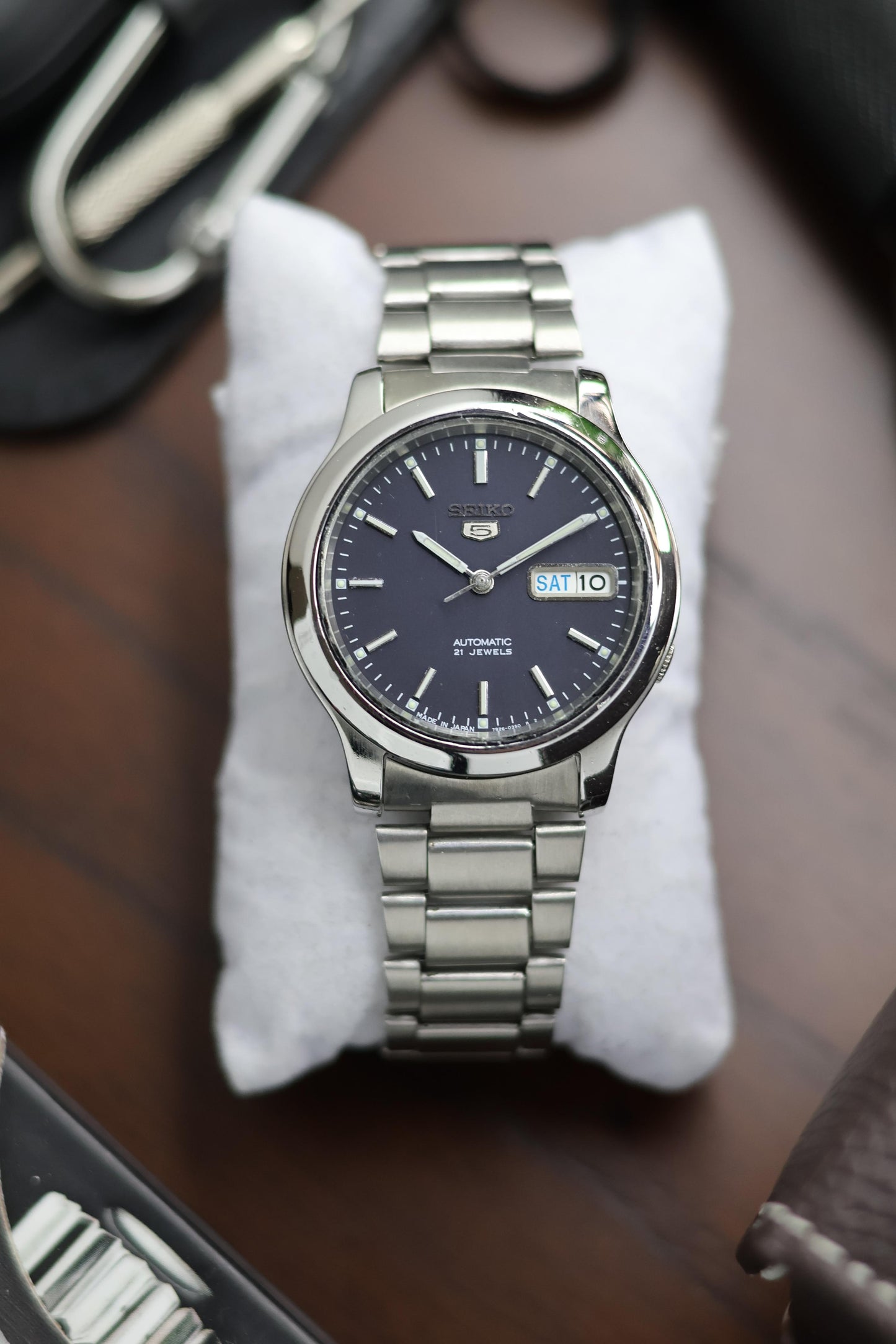 Seiko 5 Navy Blue Dial with Glass Back - Automatic Vintage Watch (Pre Owned)