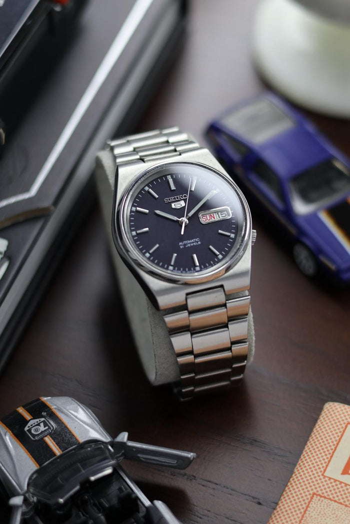 Seiko 5 Navy Blue Dial with Glass Back - Automatic Vintage Watch (Pre Owned) - SE545