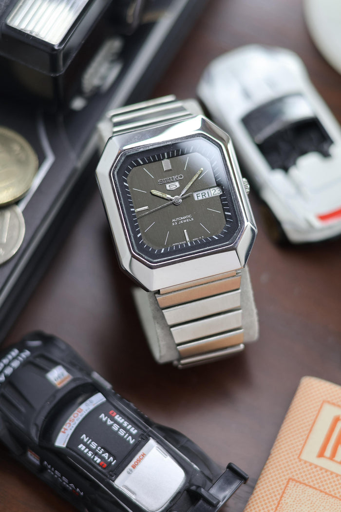 (Super Rare) 1980 Seiko 5 Grey TV Dial - Automatic Vintage Watch (Pre Owned) - SE510