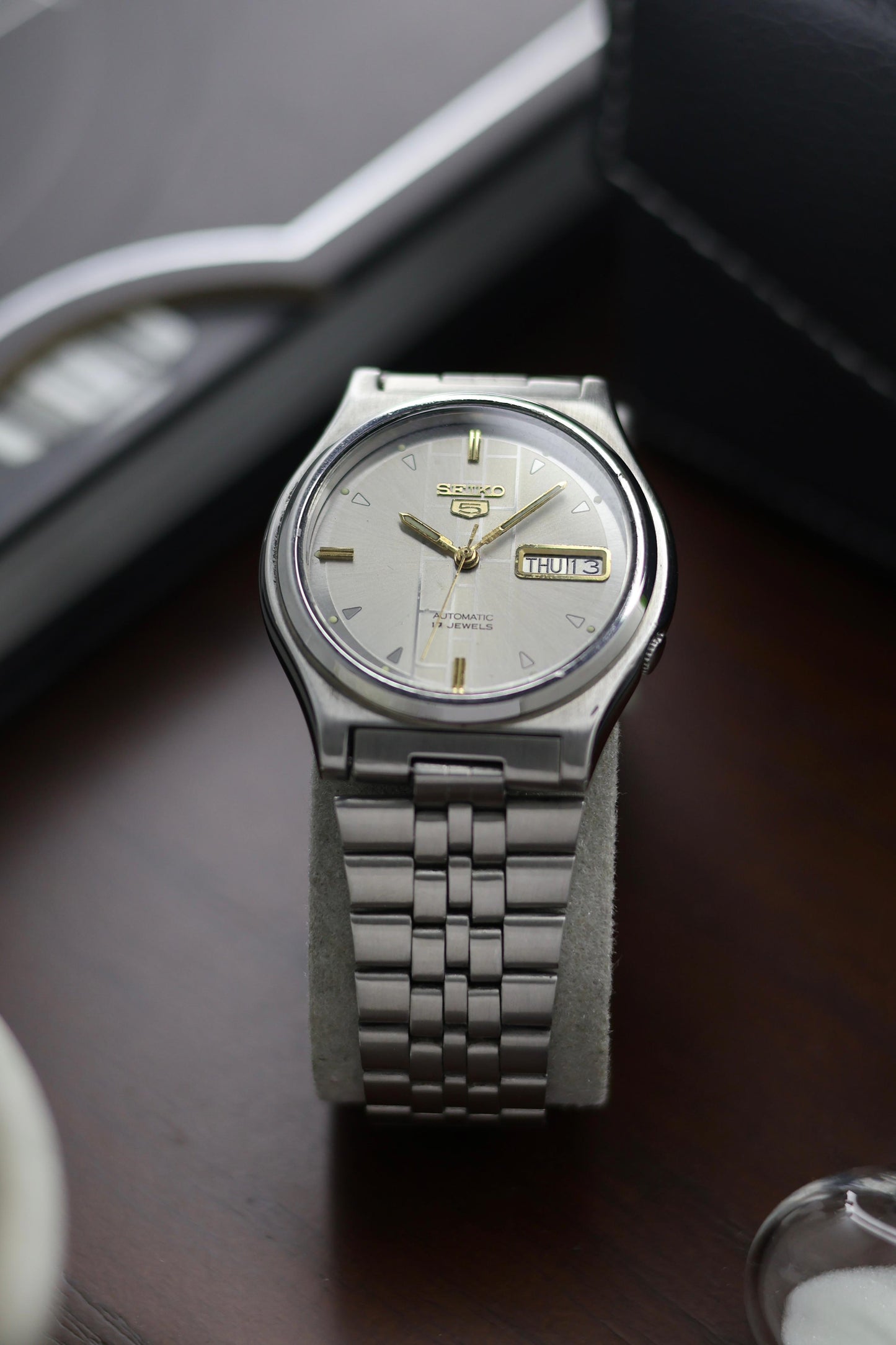 1983 Seiko 5 Silver Motif Dial - Automatic Vintage Watch (Pre Owned) - A332