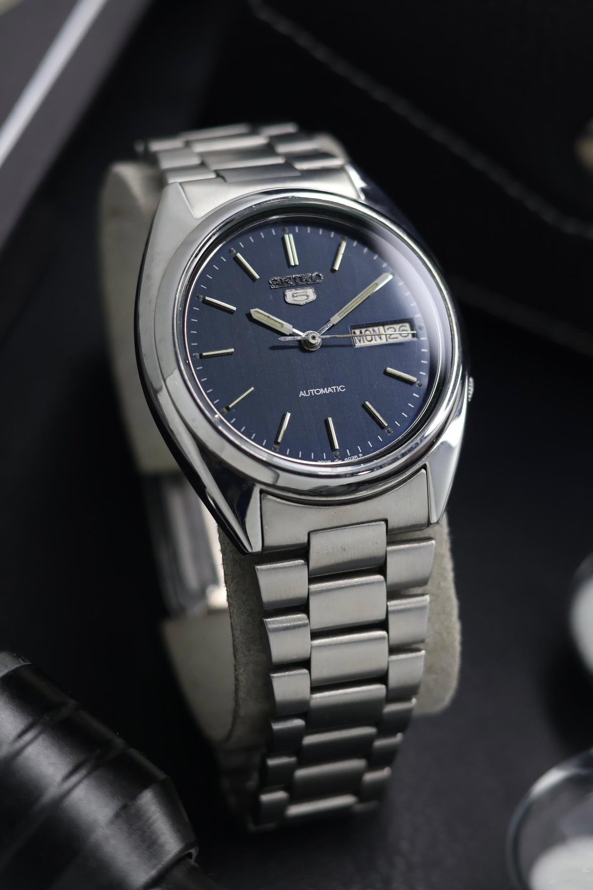 (Super Rare) 1983 Seiko 5 Navy Blue Dial - Automatic Vintage Watch (Pre Owned) - SE728