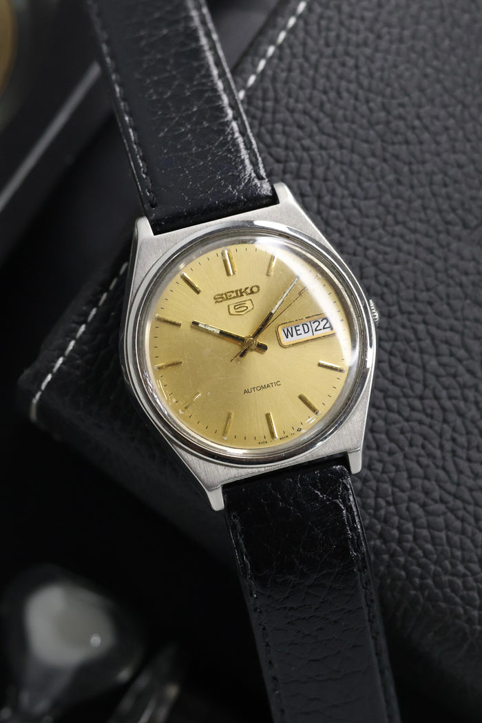 (Super Rare) 1986 Seiko 5 Champagne Sunray Dial - Automatic Vintage Watch (Pre Owned) - SE610