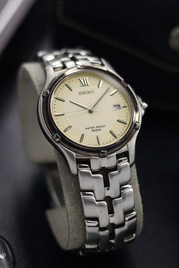 (JDM - Extremely Rare) Seiko Quartz Champagne Wave Dial - Quartz Vintage Watch (Pre Owned) - SE527