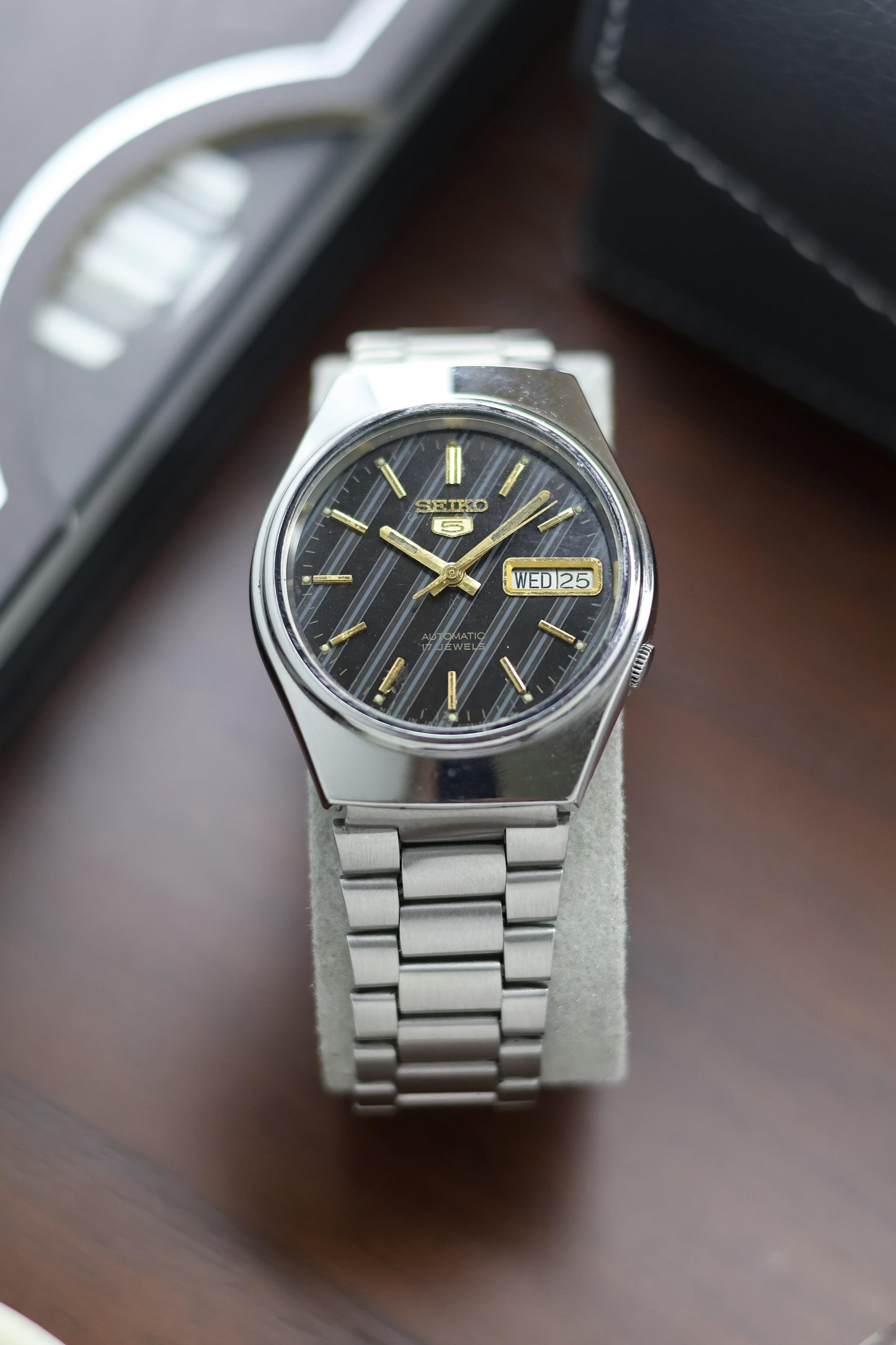 1982 Seiko 5 Black Motif Dial - Automatic Vintage Watch (Pre Owned) - A381