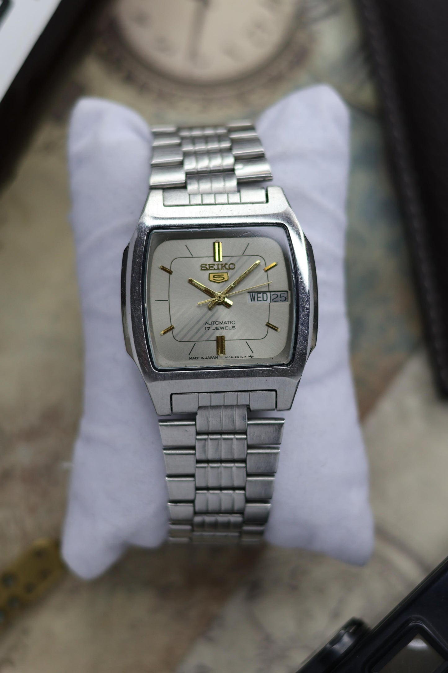 (Super Rare) 1982 Seiko 5 Light Grey TV Dial (Pre Owned)
