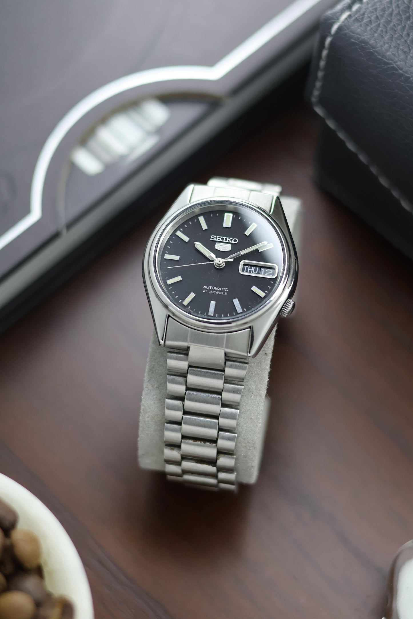 Seiko 5 Black Dial with Glass Back - Automatic Vintage Watch (Pre Owned) - A410