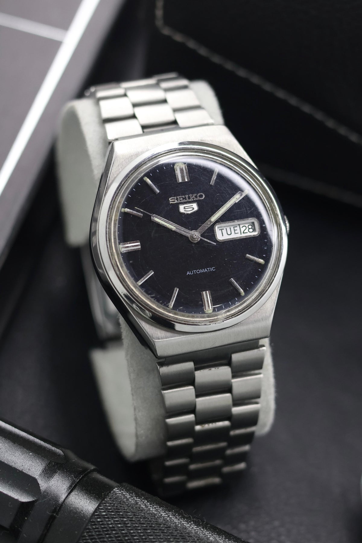 (Super Rare) 1984 Seiko 5 Black Dial - Automatic Vintage Watch (Pre Owned) - SE834