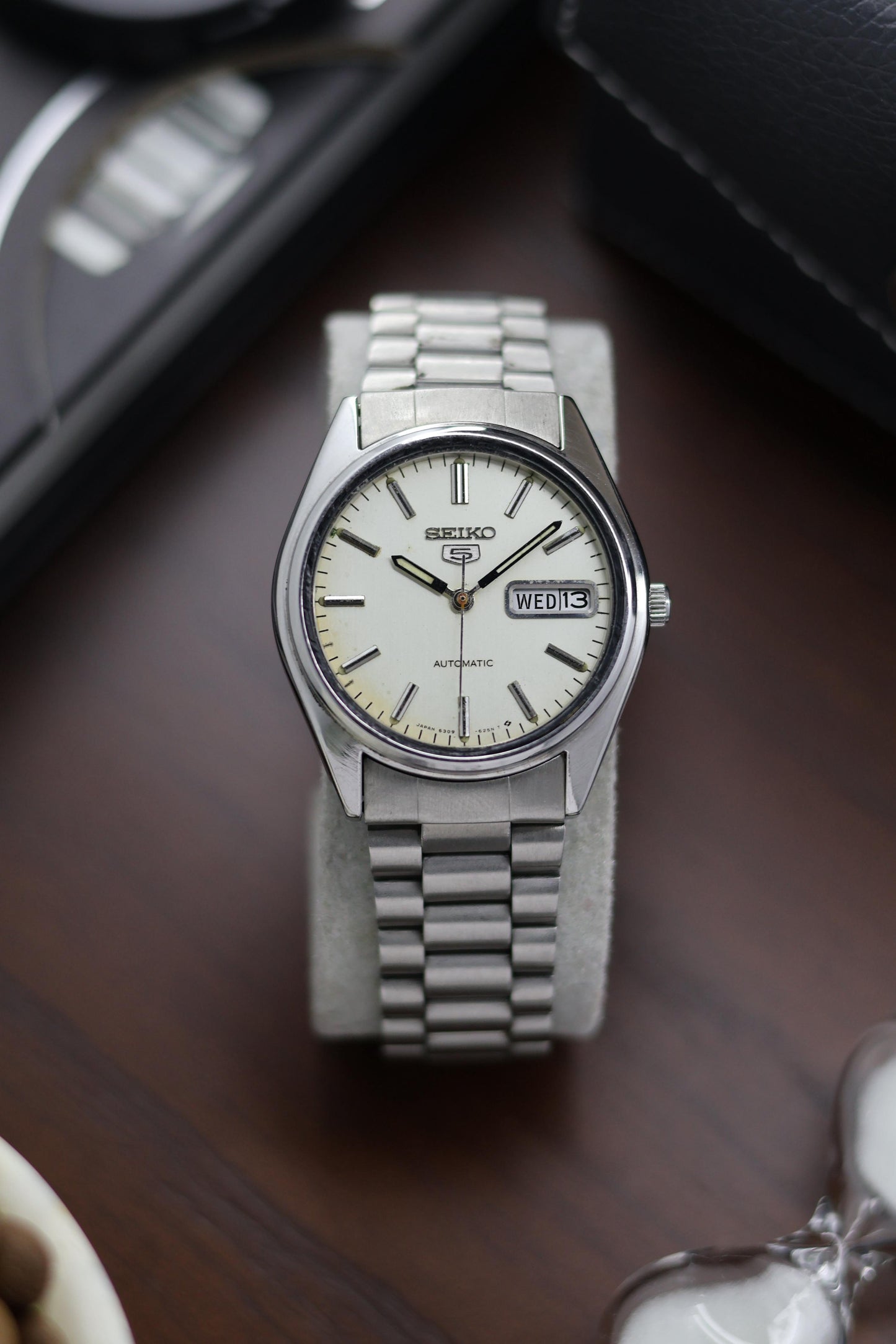1986 Seiko 5 White Dial- Automatic Vintage Watch (Pre Owned) - A234