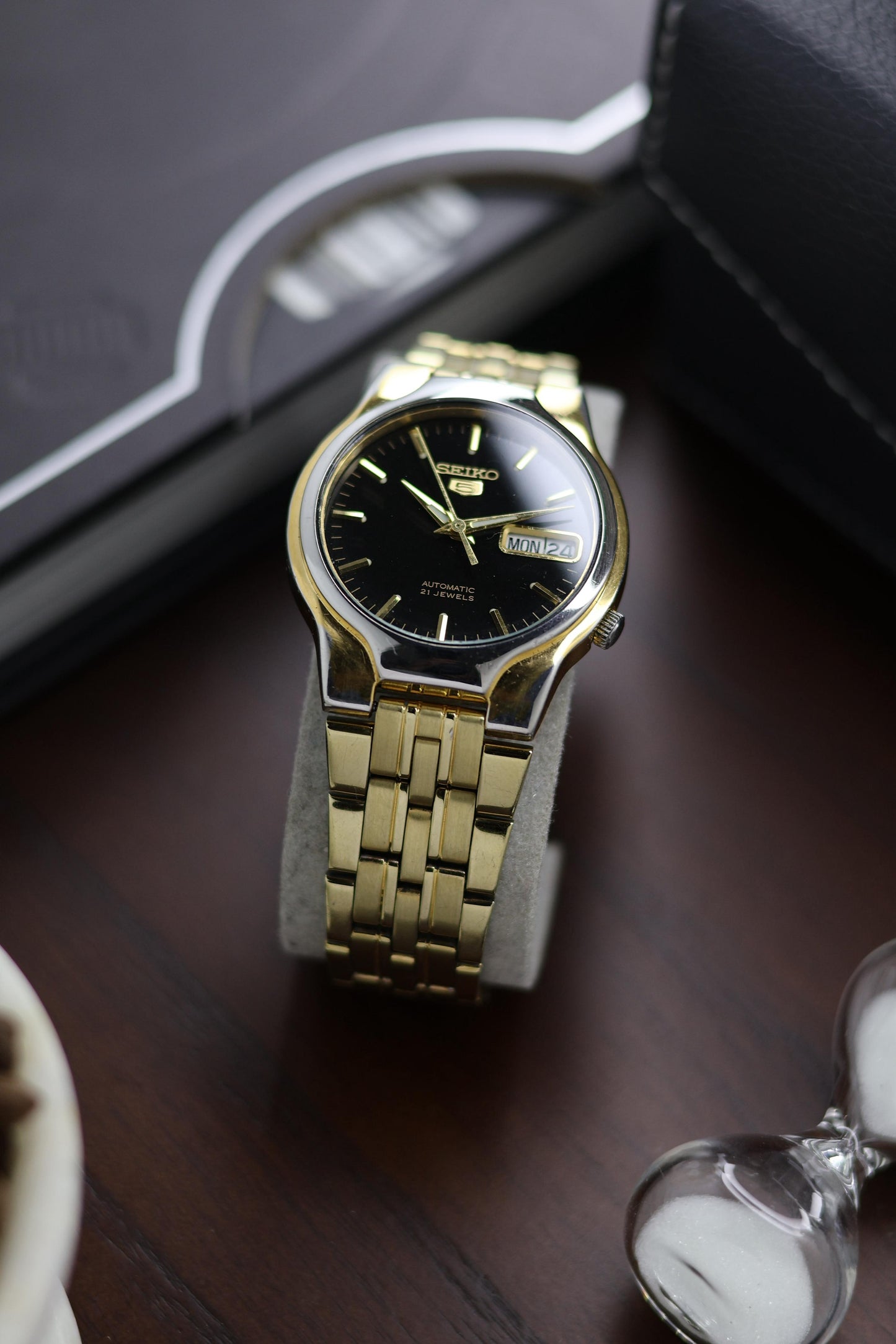 Seiko 5 Black Opaline Dial with Glass Back - Automatic Vintage Watch (Pre Owned) - A162