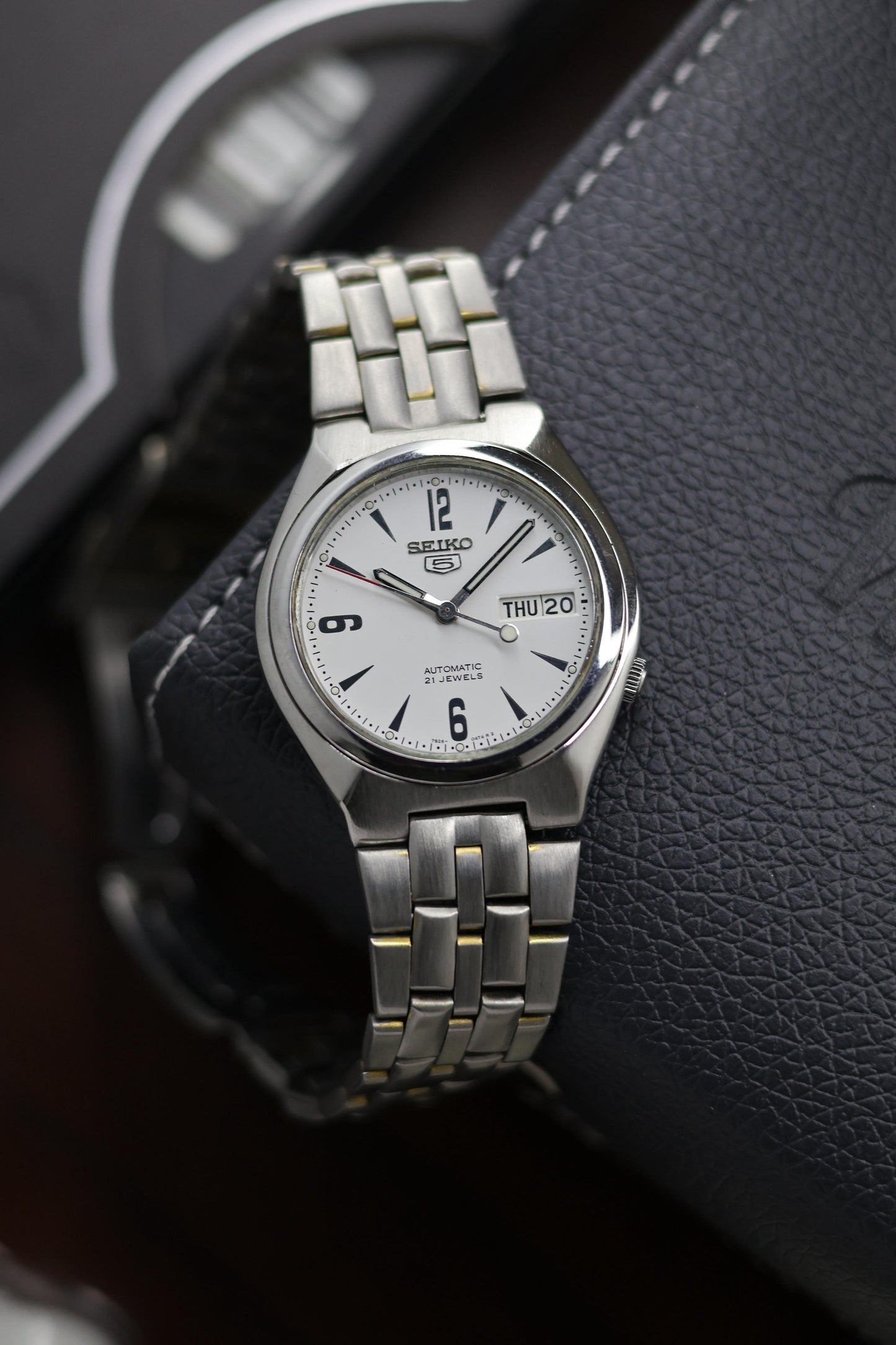 (Super Rare) Seiko 5 White Dial with Glass Back - Automatic Vintage Watch (Pre Owned) - A304