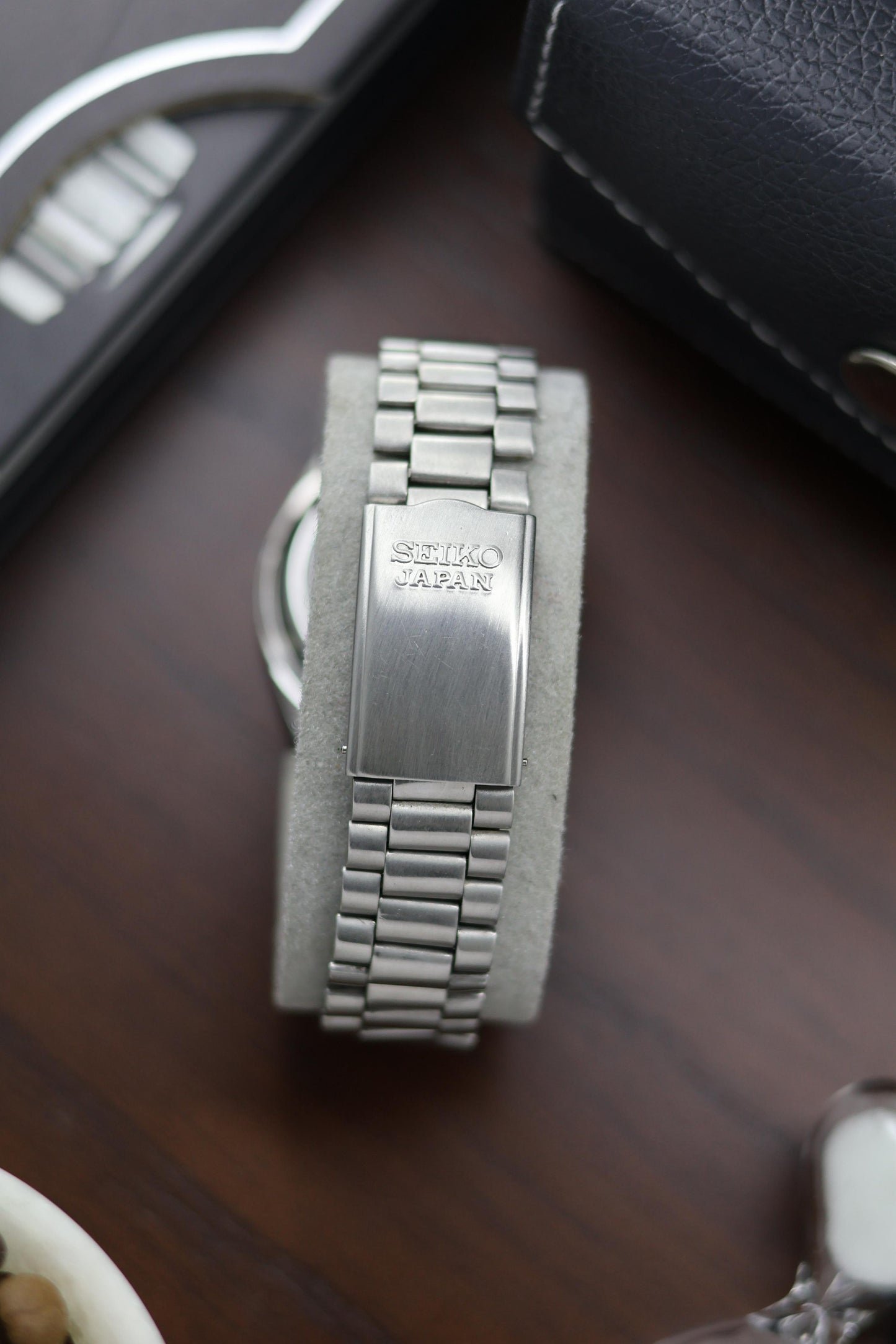 Seiko 5 Black Dial with Glass Back - Automatic Vintage Watch (Pre Owned) - A410