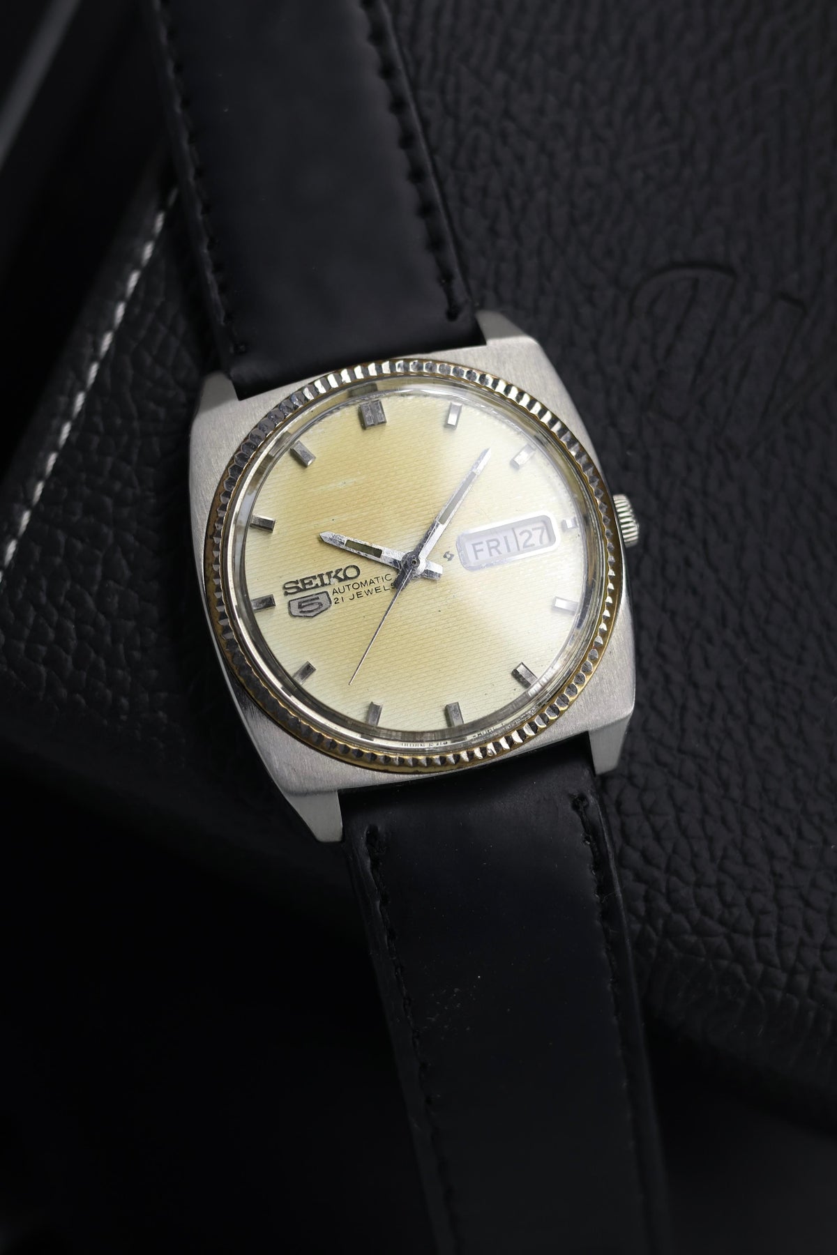 (Super Rare) 1977 Seiko 5 Champagne Guilloche Dial with Fluted Bezel - Automatic Vintage Watch (Pre Owned) - SE683