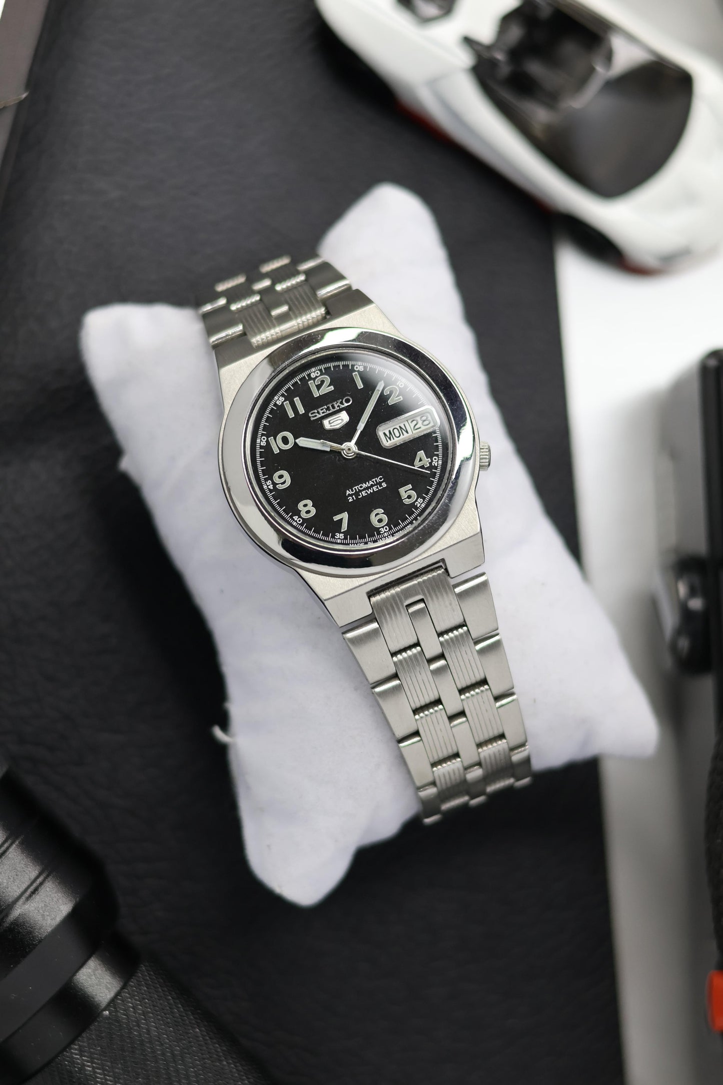 Seiko 5 Black Field Dial with Glass Back (Pre Owned)