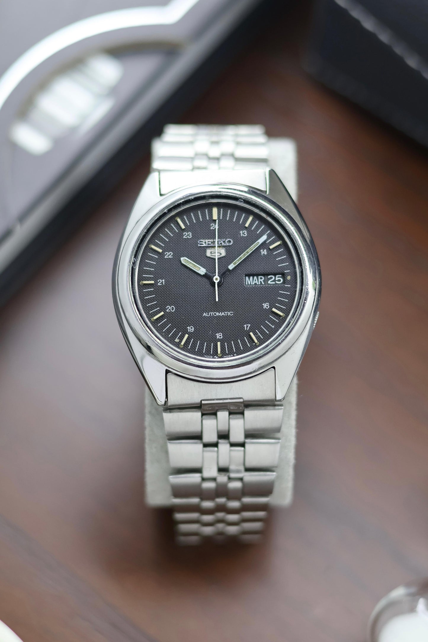 (Super Rare) 1985 Seiko 5 Black Textured Dial - Automatic Vintage Watch (Pre Owned) - A401