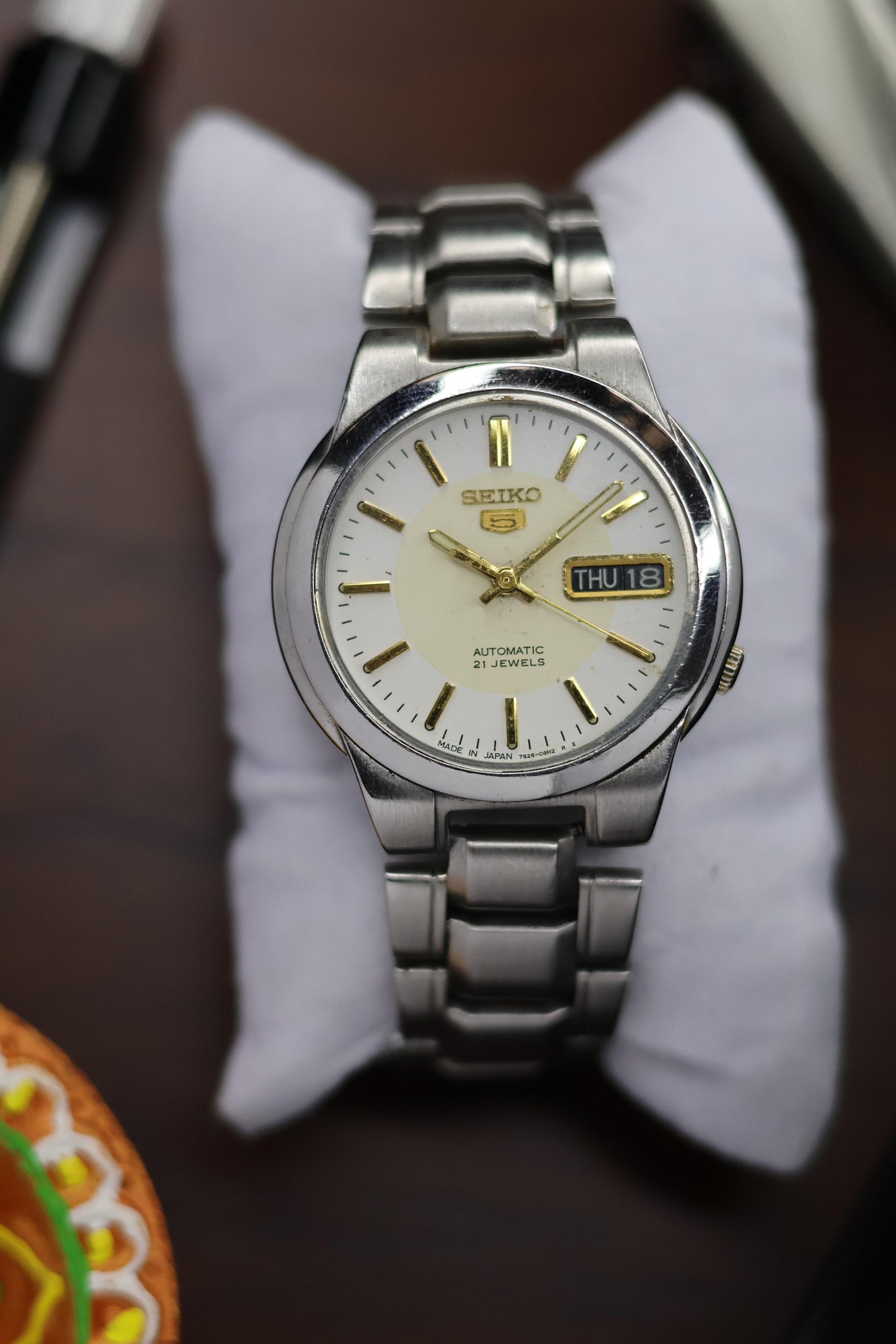 Seiko 5 White and Cream Dial with Glass Back (Pre Owned)