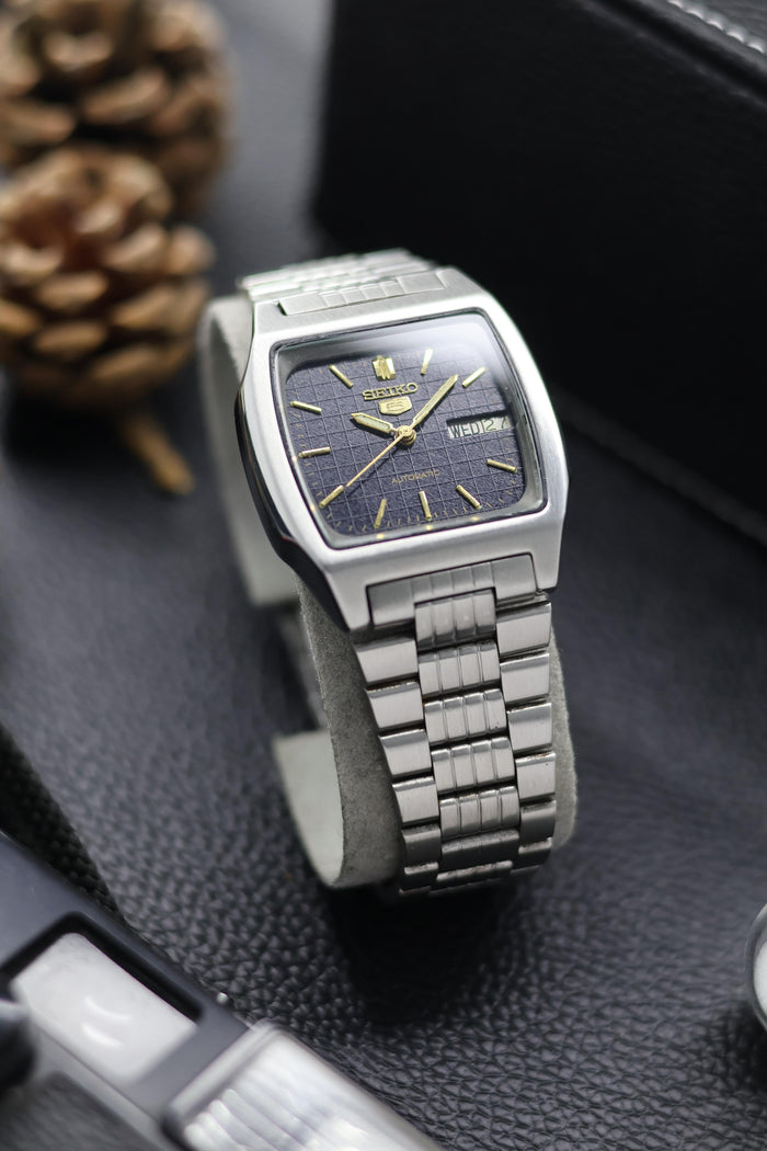 (Super Rare) 1985 Seiko 5 Navy Blue Textured Graph TV Dial - Automatic Vintage Watch (Pre Owned) - SE577