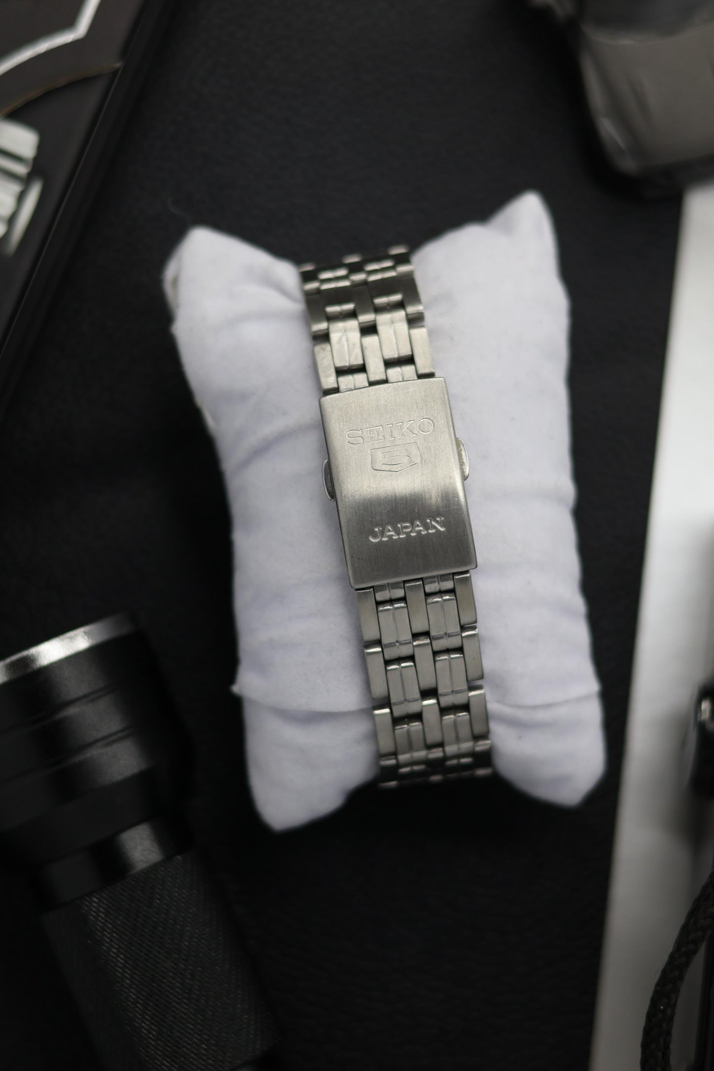 Seiko 5 White Field Dial with Glass Back (Pre Owned)