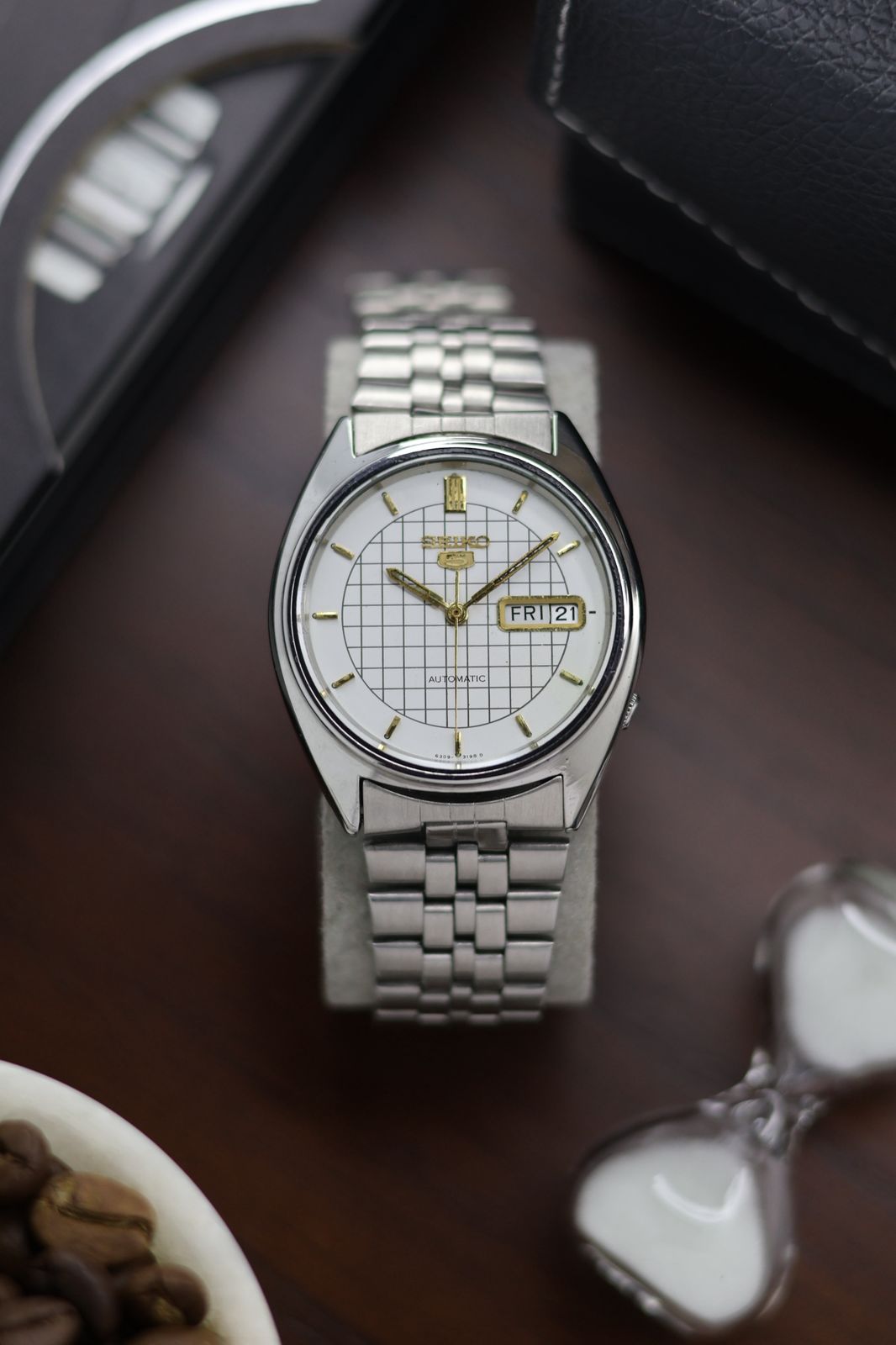 (Super Rare) 1986 Seiko 5 White Graph Dial - Automatic Vintage Watch (Pre Owned) - SE442