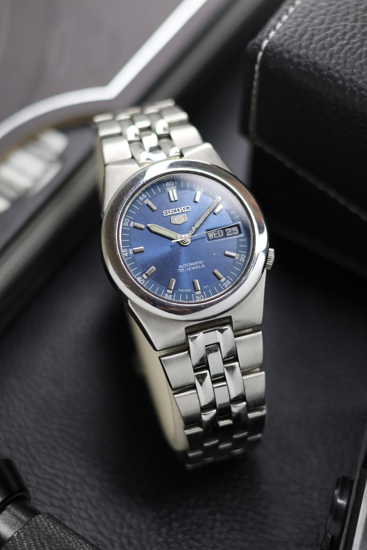 (Super Rare) Seiko 5 Blue Sunray Dial with Glass Back - Automatic Vintage Watch (Pre Owned) - SE570