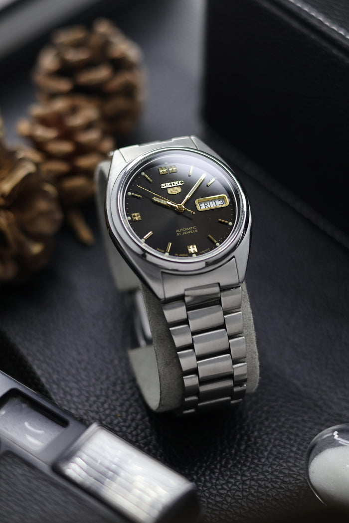(Super Rare) Seiko 5 Black Sunray Dial with Glass Back - Automatic Vintage Watch (Pre Owned) - SE600